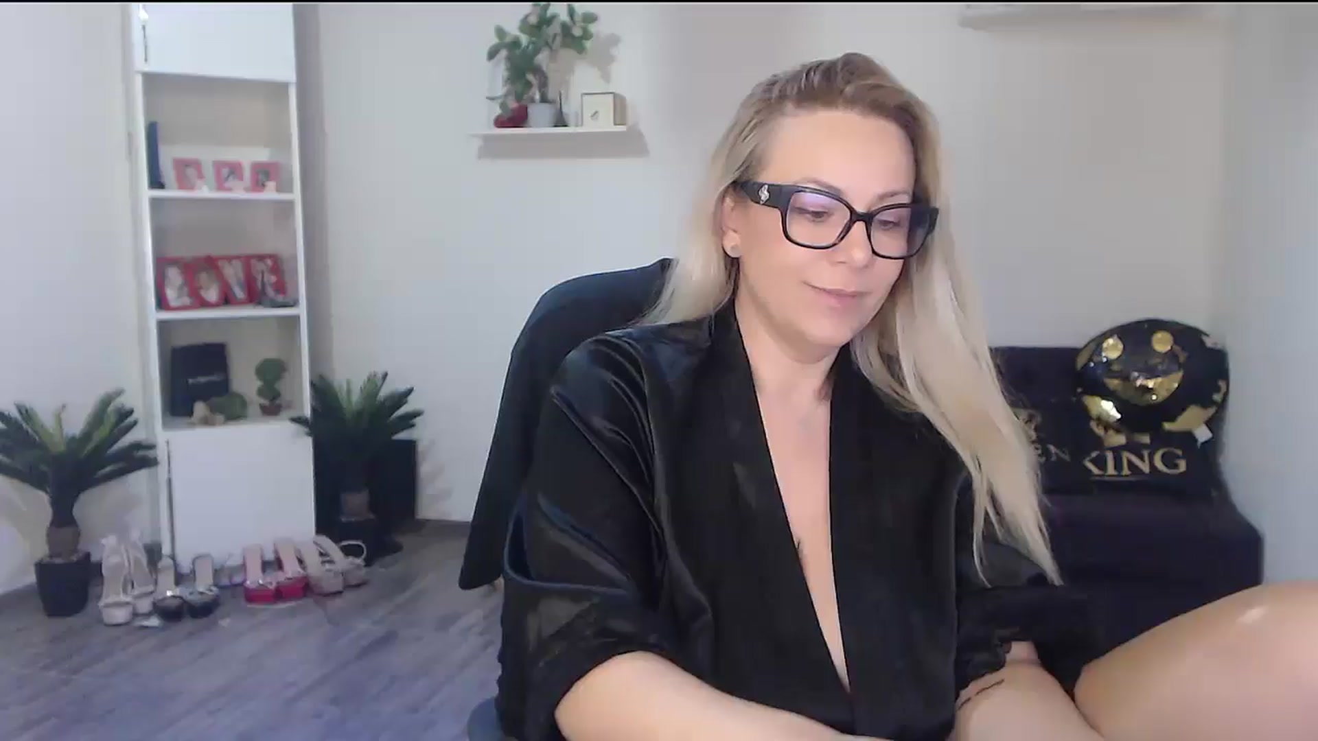 Gallery image thumbnail from A_baby_Boo's myfreecams stream on, 04/14/2026, 20:11 image 6 of 20