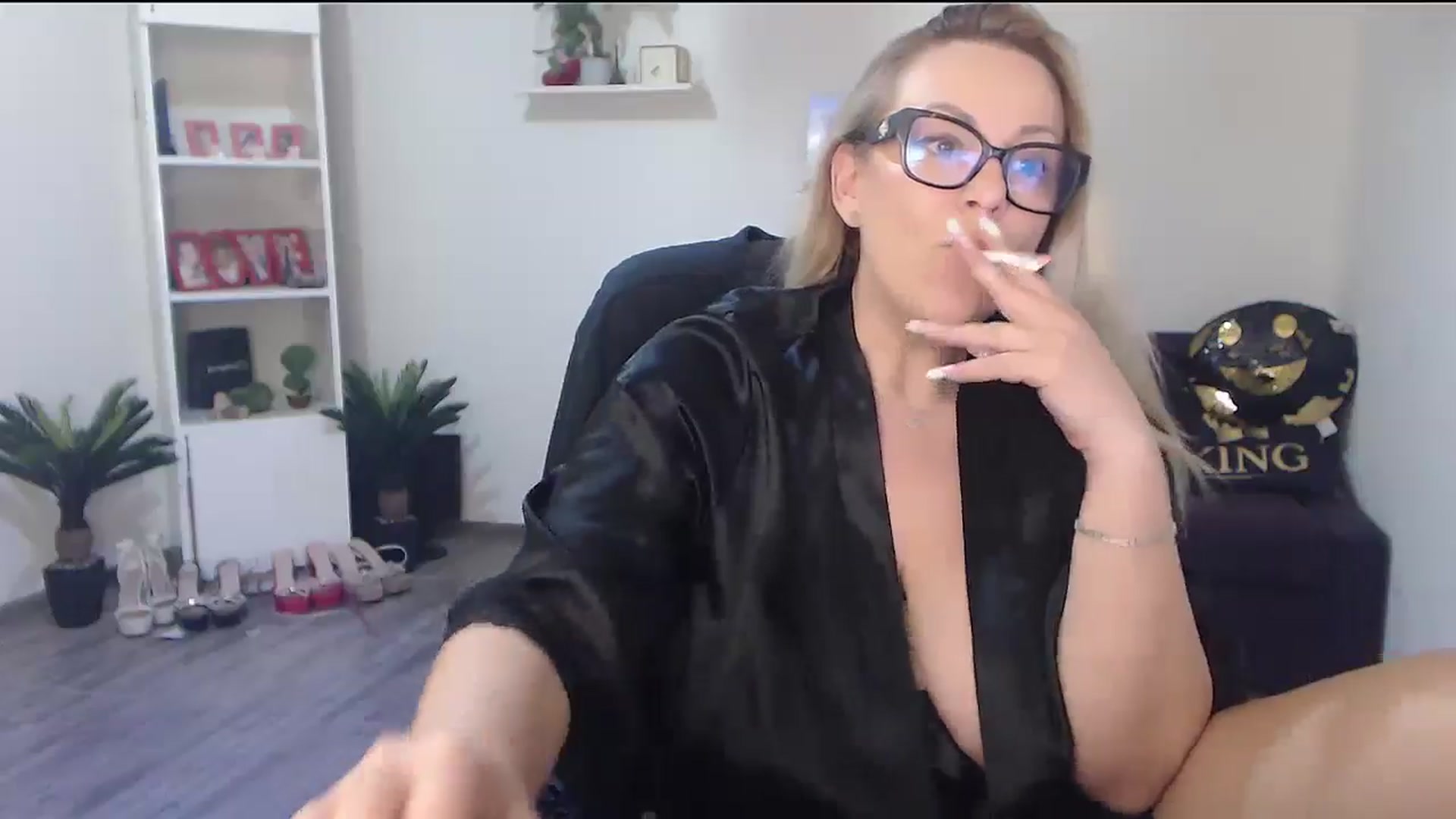 Gallery image thumbnail from A_baby_Boo's myfreecams stream on, 04/14/2026, 20:11 image 16 of 20