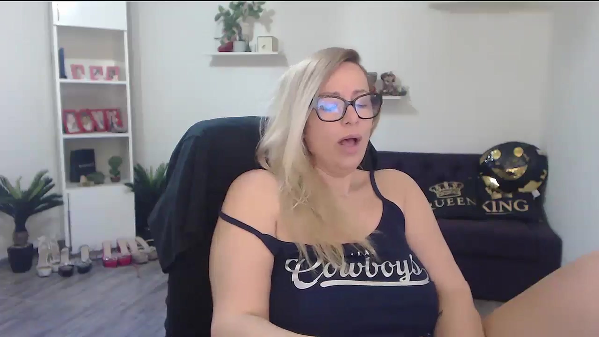 Gallery image thumbnail from A_baby_Boo's myfreecams stream on, 04/17/2026, 07:01 image 10 of 20