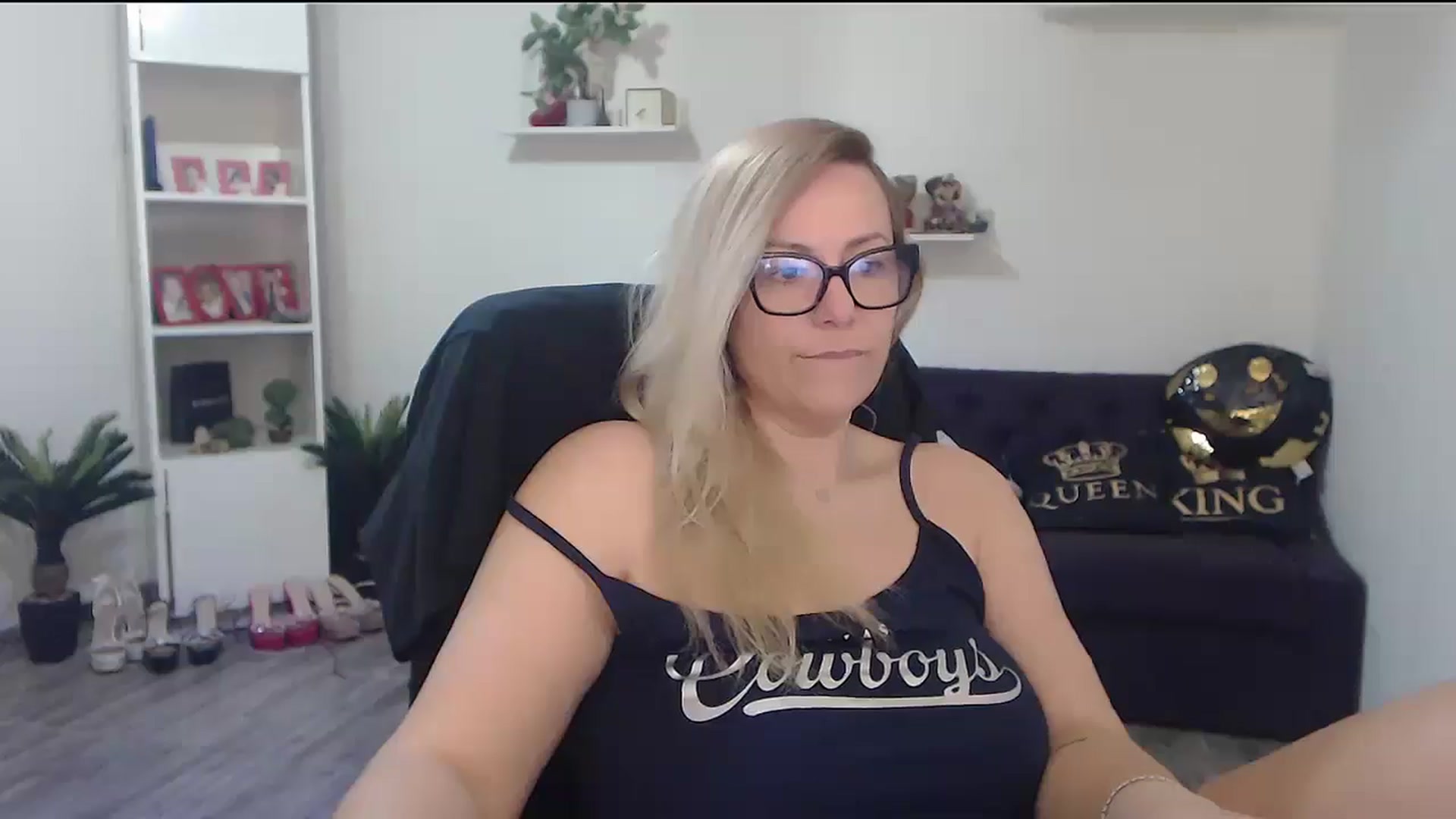 Gallery image thumbnail from A_baby_Boo's myfreecams stream on, 04/17/2026, 07:01 image 11 of 20