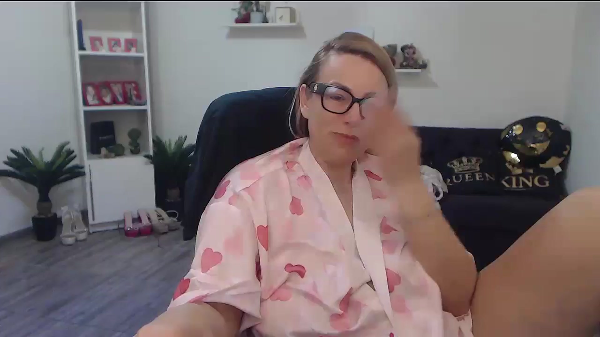 Gallery image thumbnail from A_baby_Boo's myfreecams stream on, 04/18/2026, 06:14 image 19 of 20