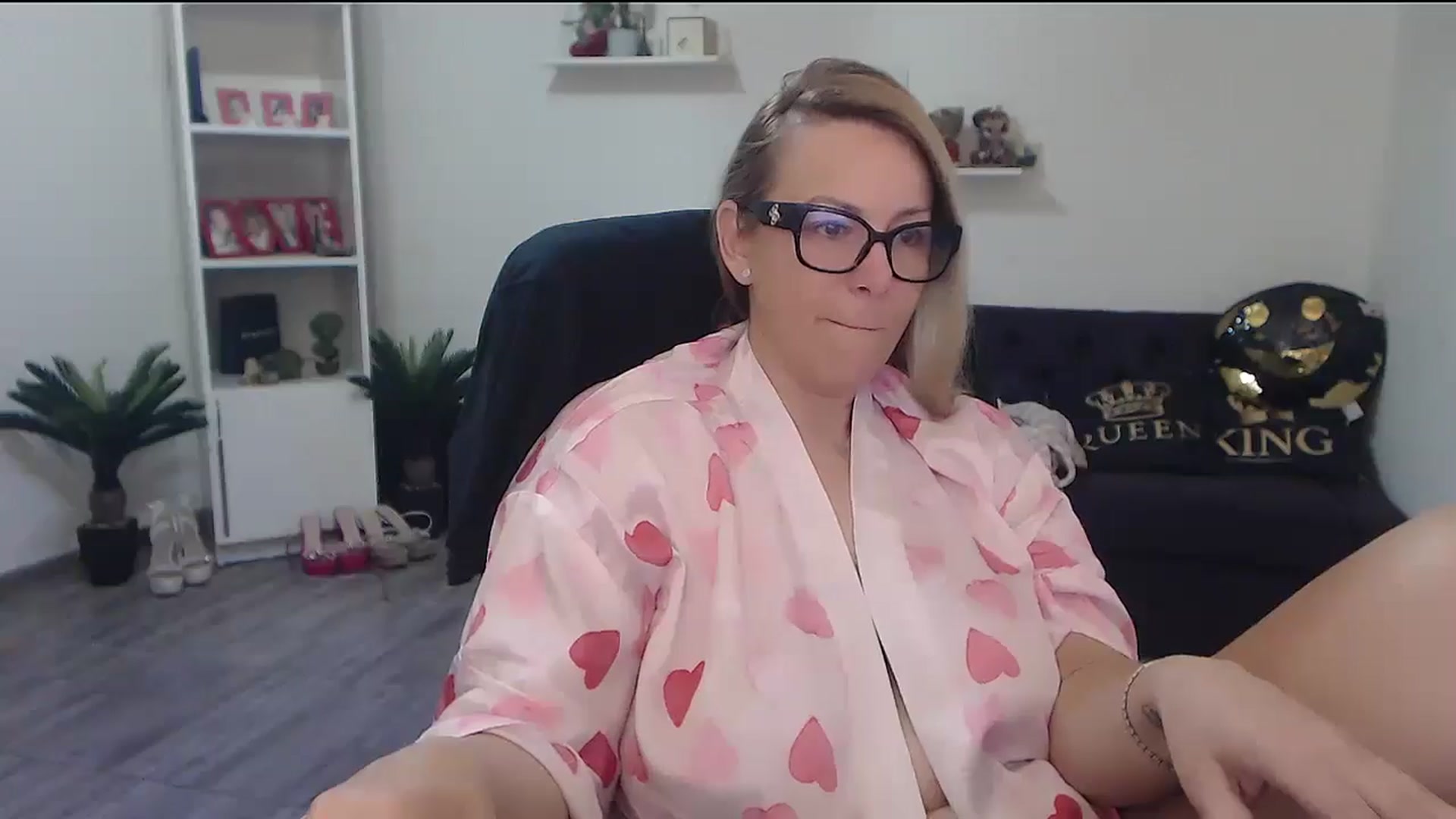 Gallery image thumbnail from A_baby_Boo's myfreecams stream on, 04/18/2026, 06:14 image 14 of 20
