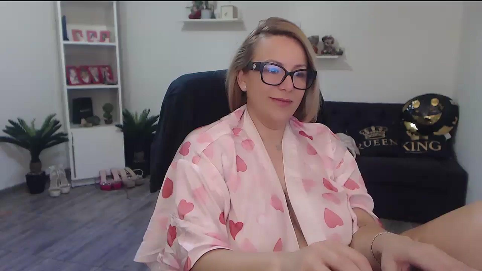 Gallery image thumbnail from A_baby_Boo's myfreecams stream on, 04/18/2026, 06:14 image 13 of 20