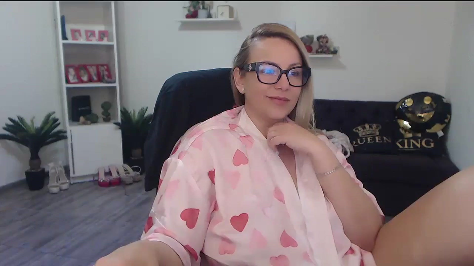 Gallery image thumbnail from A_baby_Boo's myfreecams stream on, 04/18/2026, 06:14 image 15 of 20