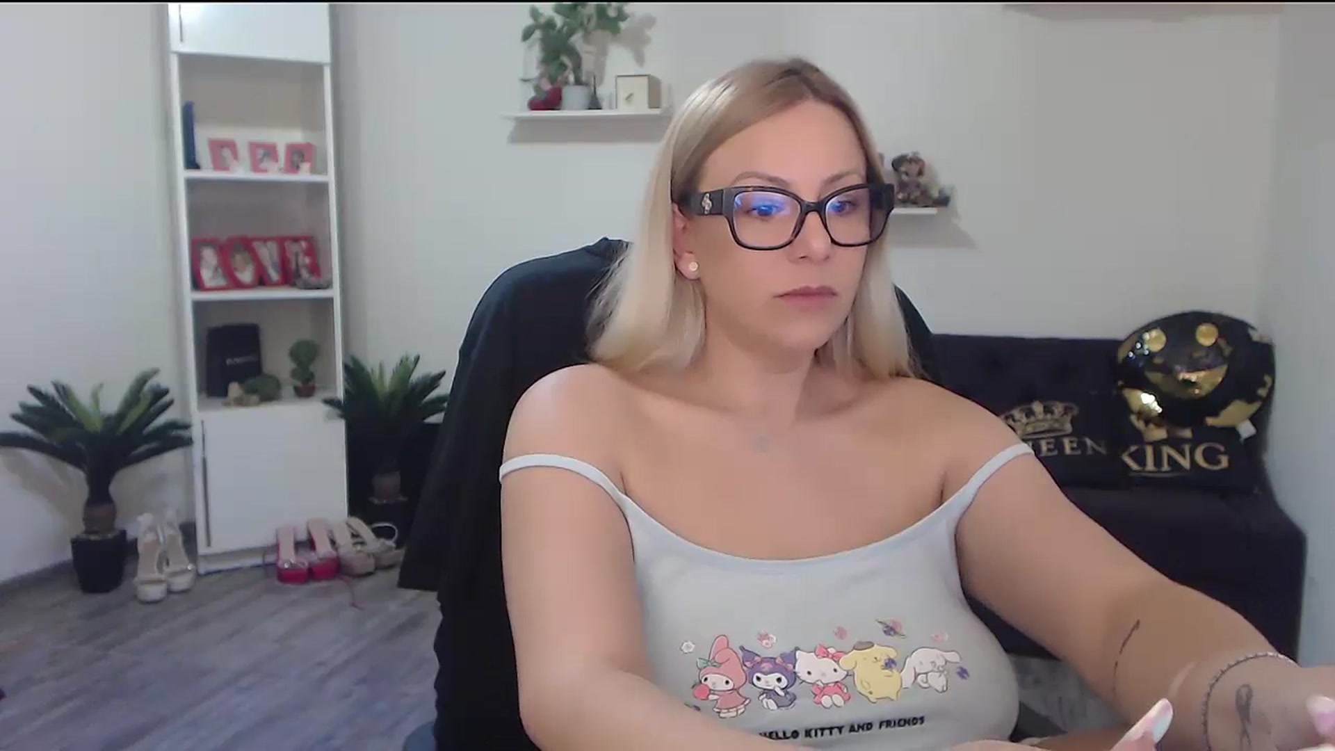 Gallery image thumbnail from A_baby_Boo's myfreecams stream on, 04/18/2026, 15:45 image 8 of 20