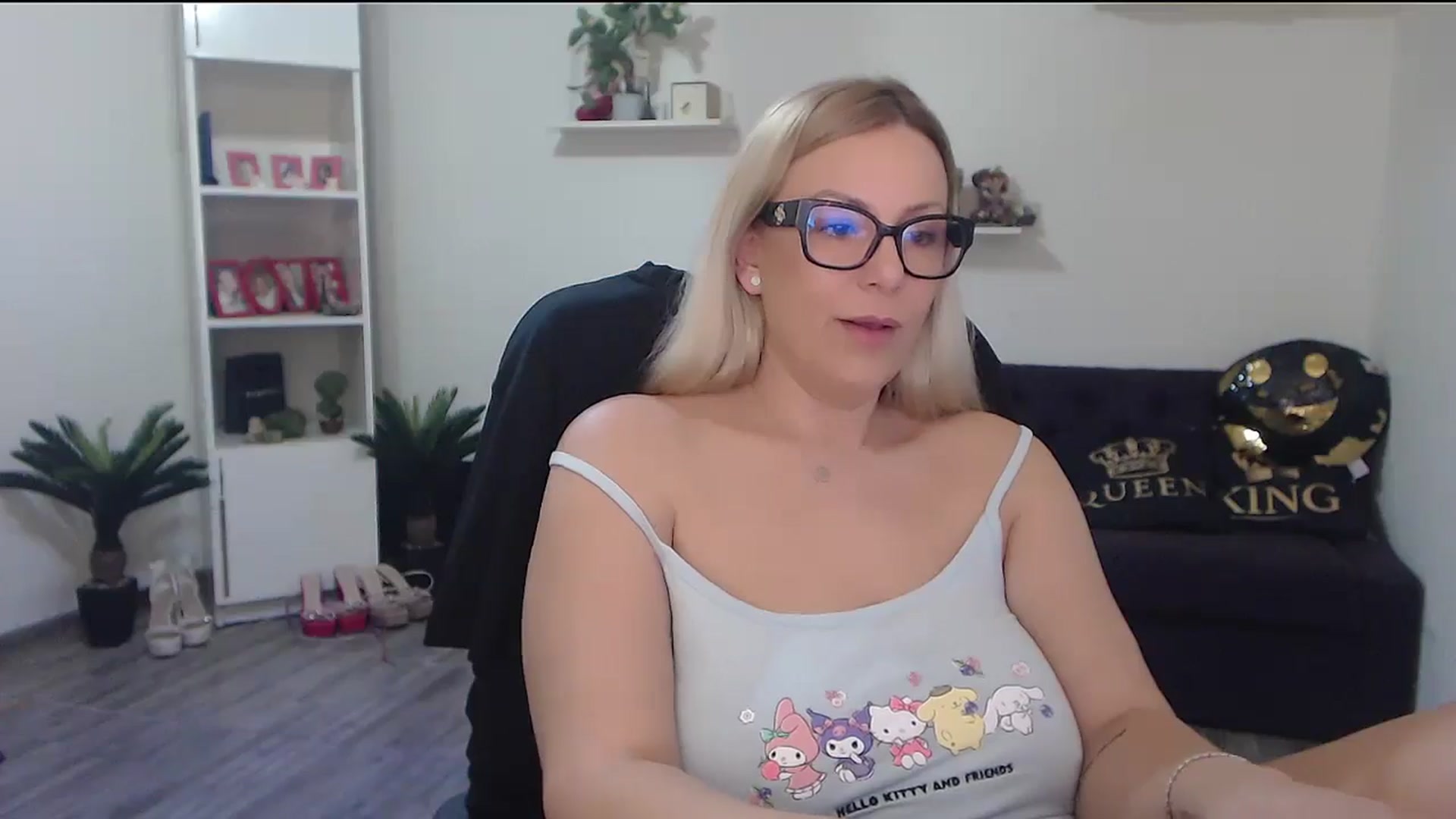 Gallery image thumbnail from A_baby_Boo's myfreecams stream on, 04/18/2026, 15:45 image 18 of 20
