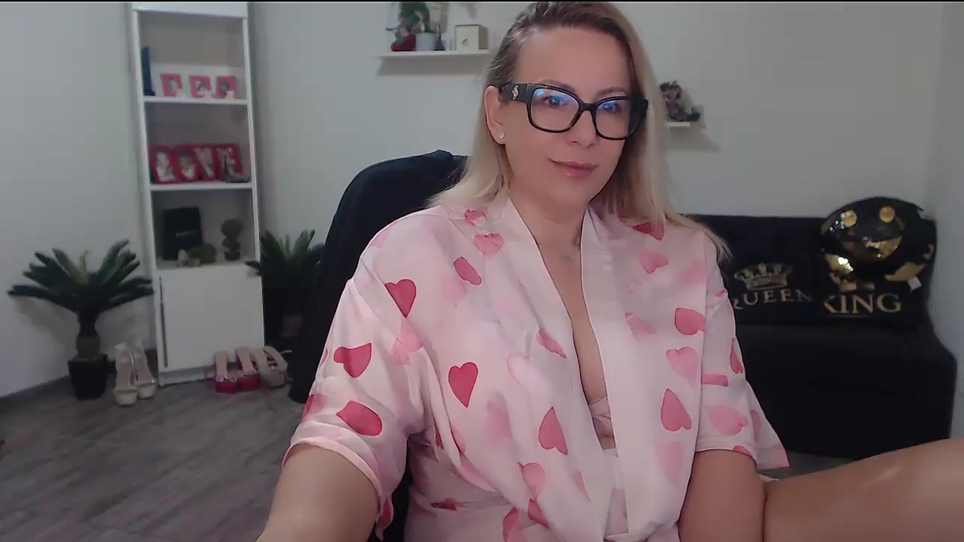 Gallery image thumbnail from A_baby_Boo's myfreecams stream on, 04/20/2026, 03:55 image 12 of 20