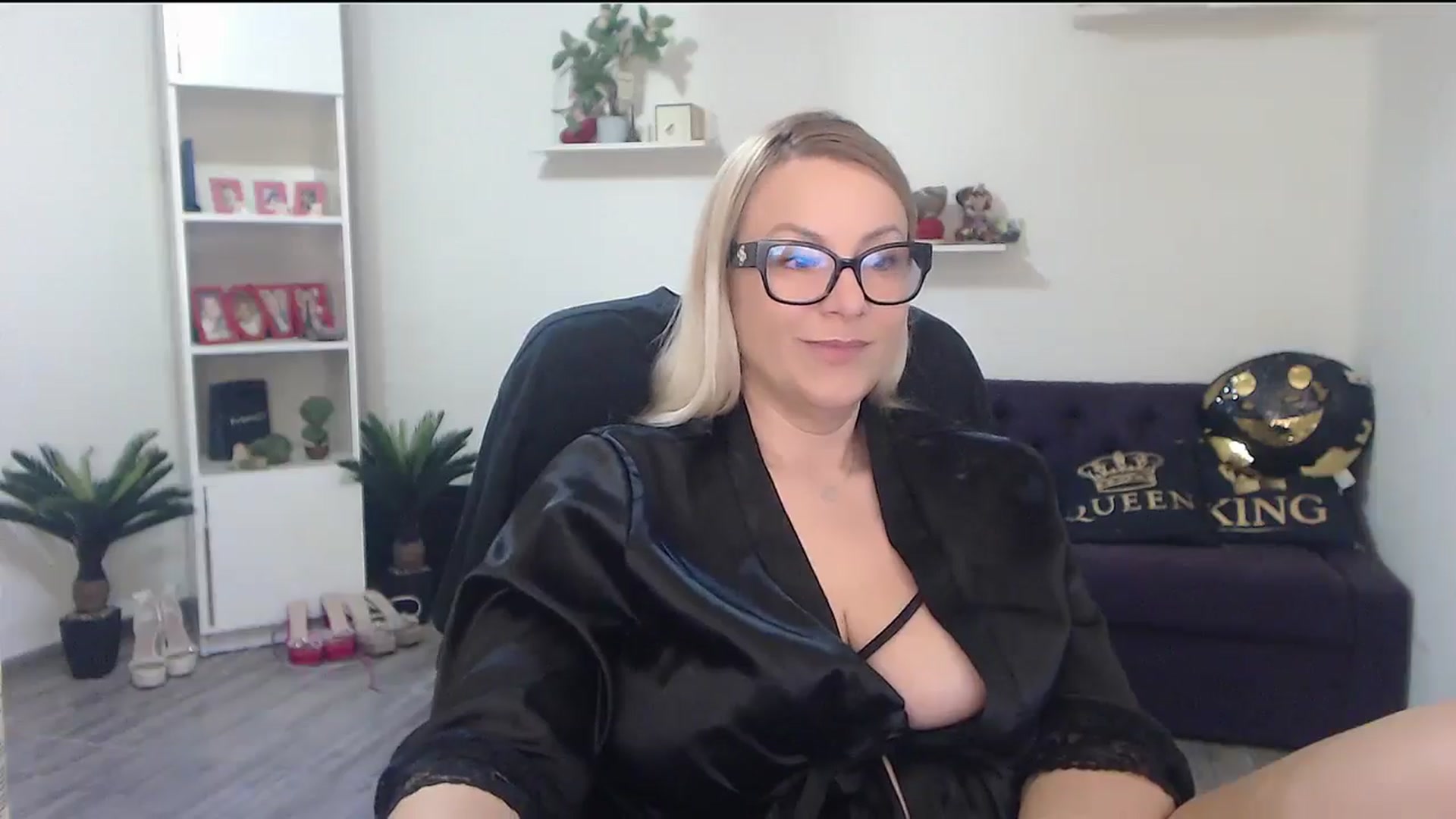 Gallery image thumbnail from A_baby_Boo's myfreecams stream on, 04/20/2026, 18:13 image 9 of 20