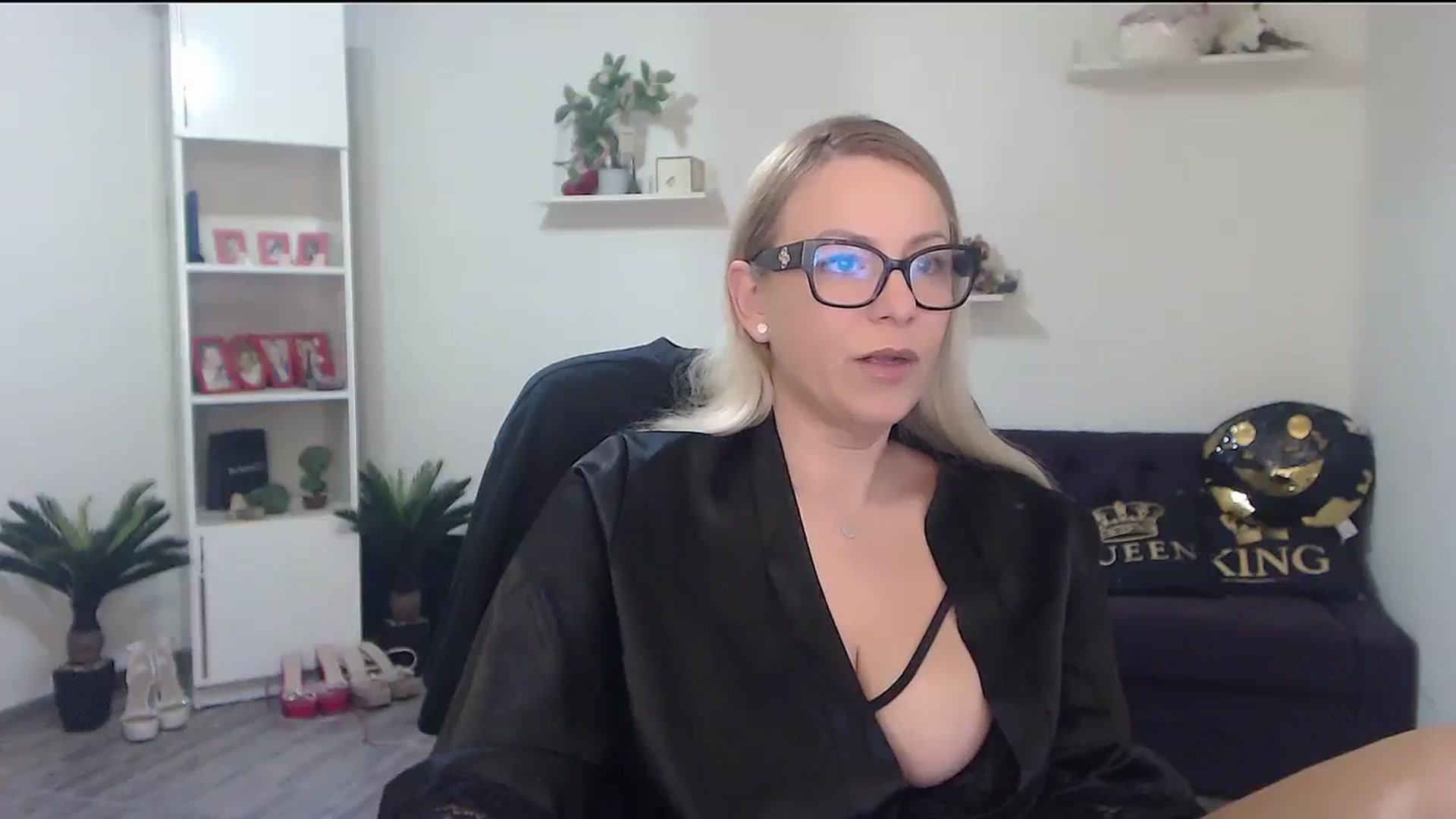 Gallery image thumbnail from A_baby_Boo's myfreecams stream on, 04/20/2026, 18:13 image 19 of 20