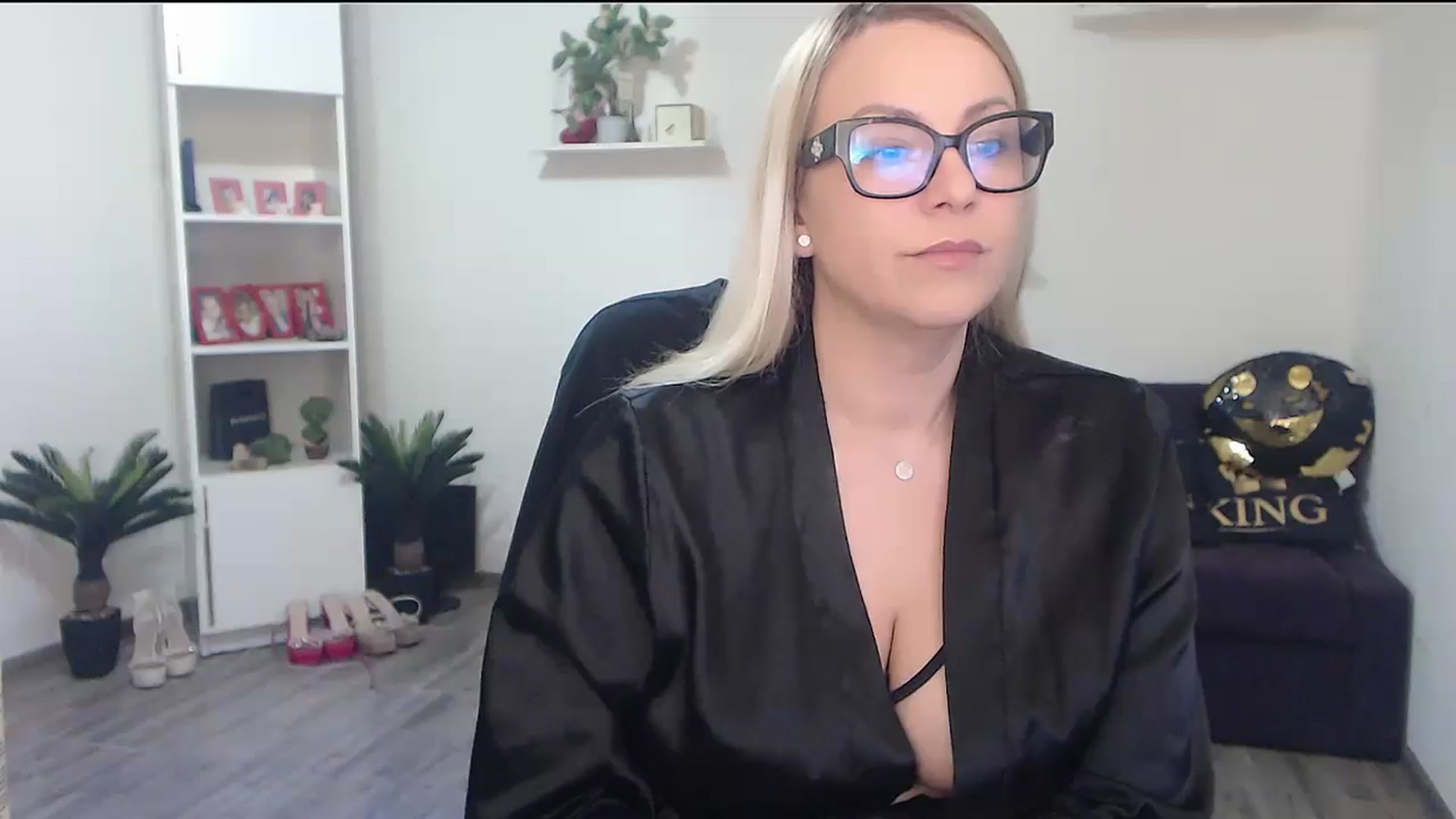 Gallery image thumbnail from A_baby_Boo's myfreecams stream on, 04/20/2026, 18:13 image 5 of 20