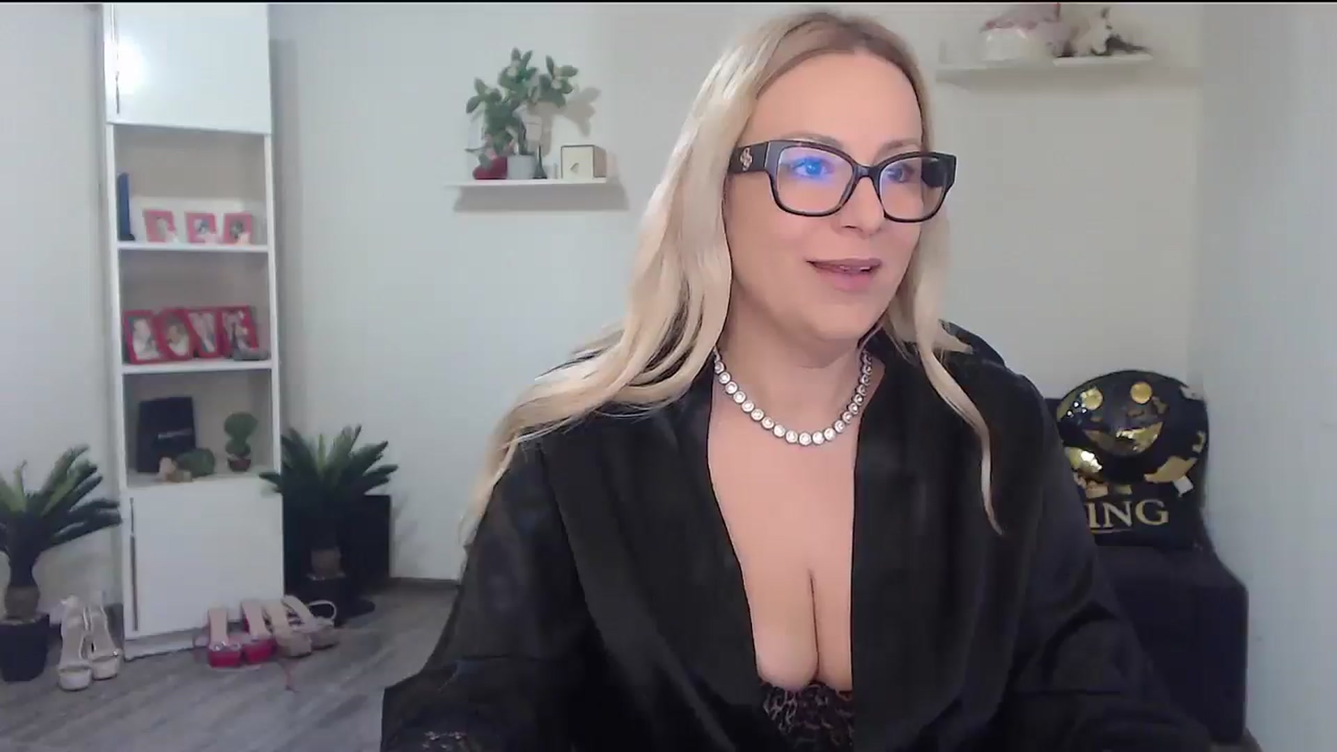 Gallery image thumbnail from A_baby_Boo's myfreecams stream on, 04/24/2026, 18:57 image 6 of 20