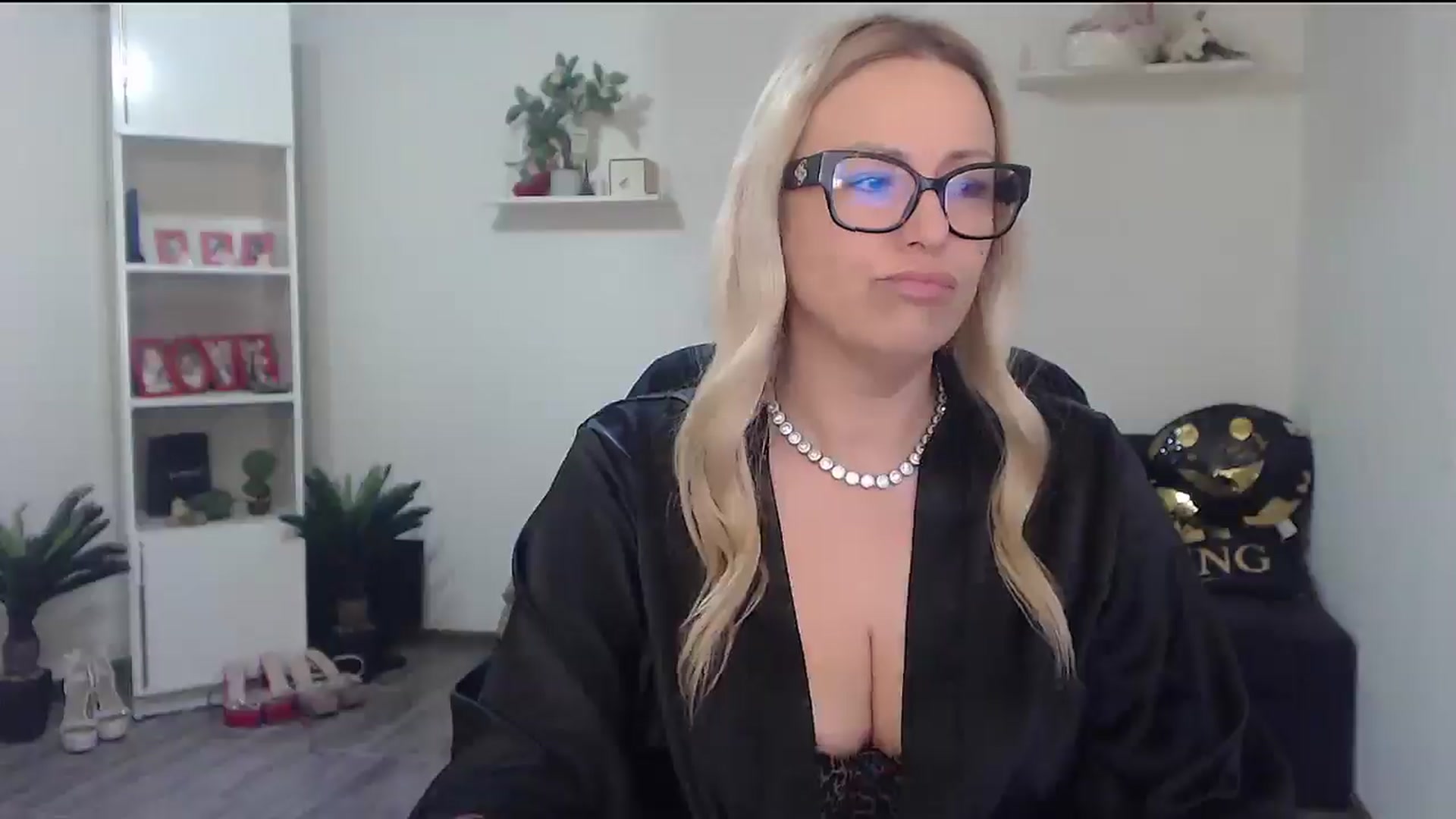 Gallery image thumbnail from A_baby_Boo's myfreecams stream on, 04/24/2026, 18:57 image 17 of 20
