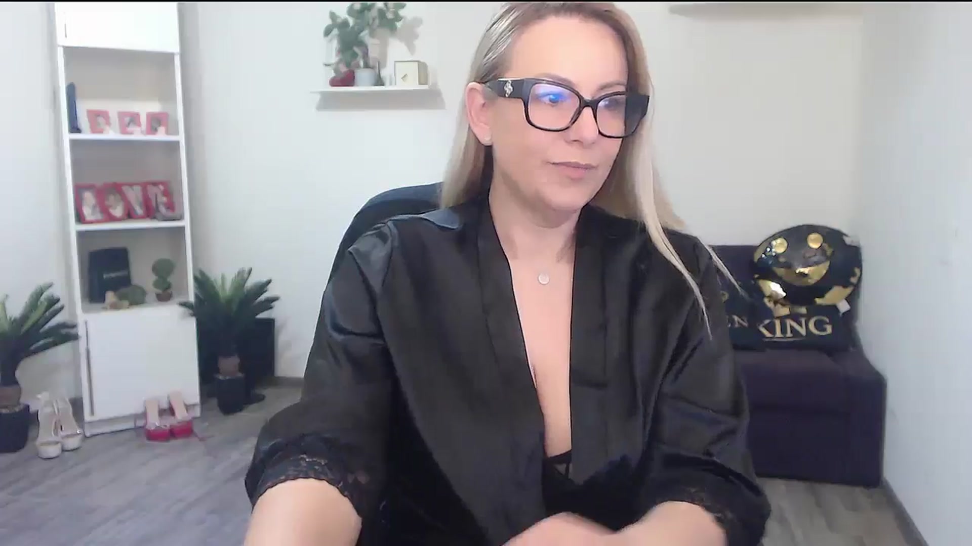 Gallery image thumbnail from A_baby_Boo's myfreecams stream on, 04/27/2026, 19:12 image 18 of 20