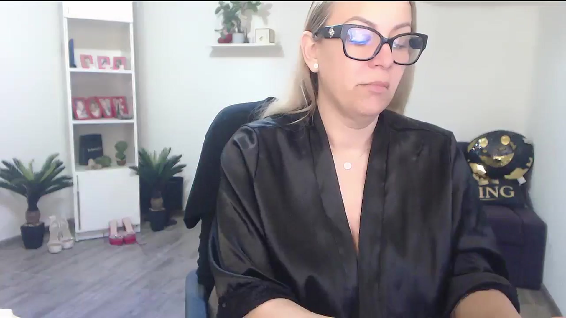Gallery image thumbnail from A_baby_Boo's myfreecams stream on, 04/29/2026, 05:55 image 9 of 20