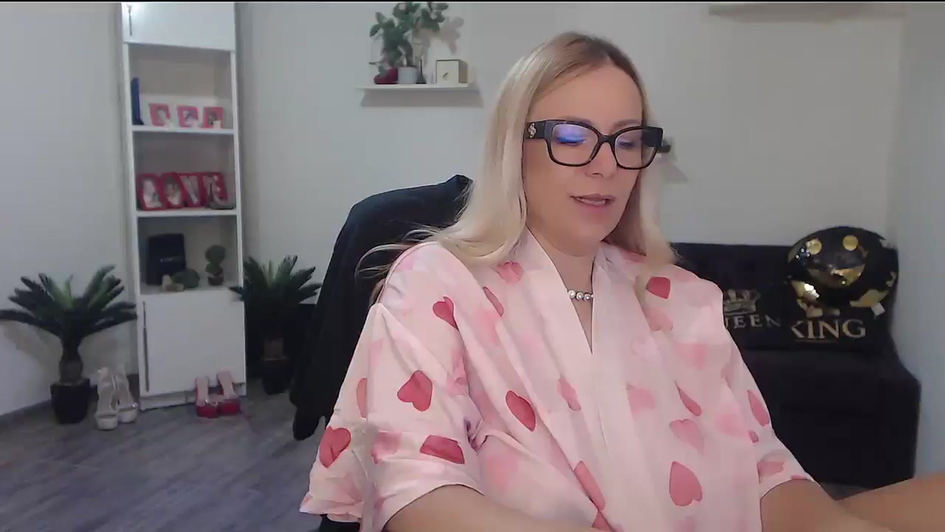 Gallery image thumbnail from A_baby_Boo's myfreecams stream on, 04/29/2026, 17:12 image 14 of 20