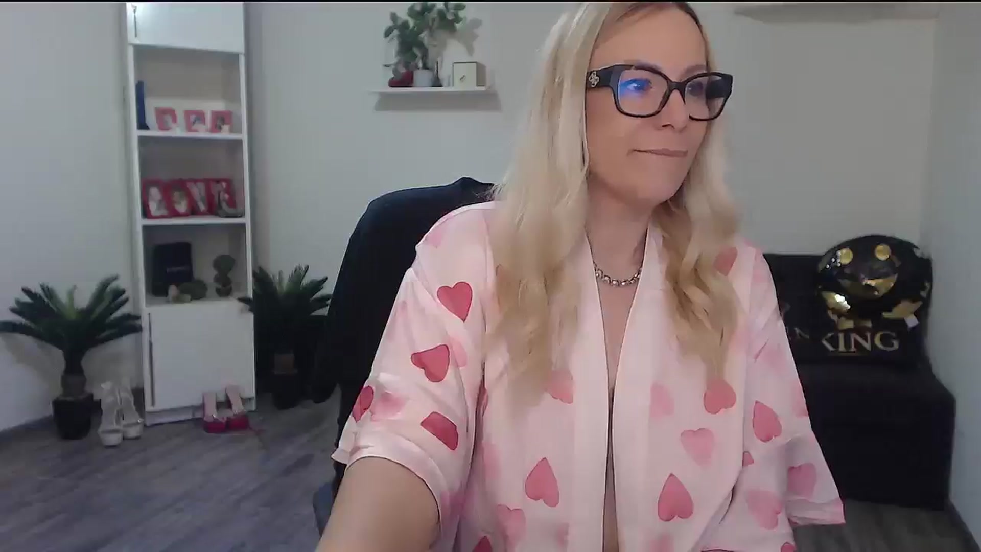 Gallery image thumbnail from A_baby_Boo's myfreecams stream on, 04/29/2026, 17:12 image 19 of 20