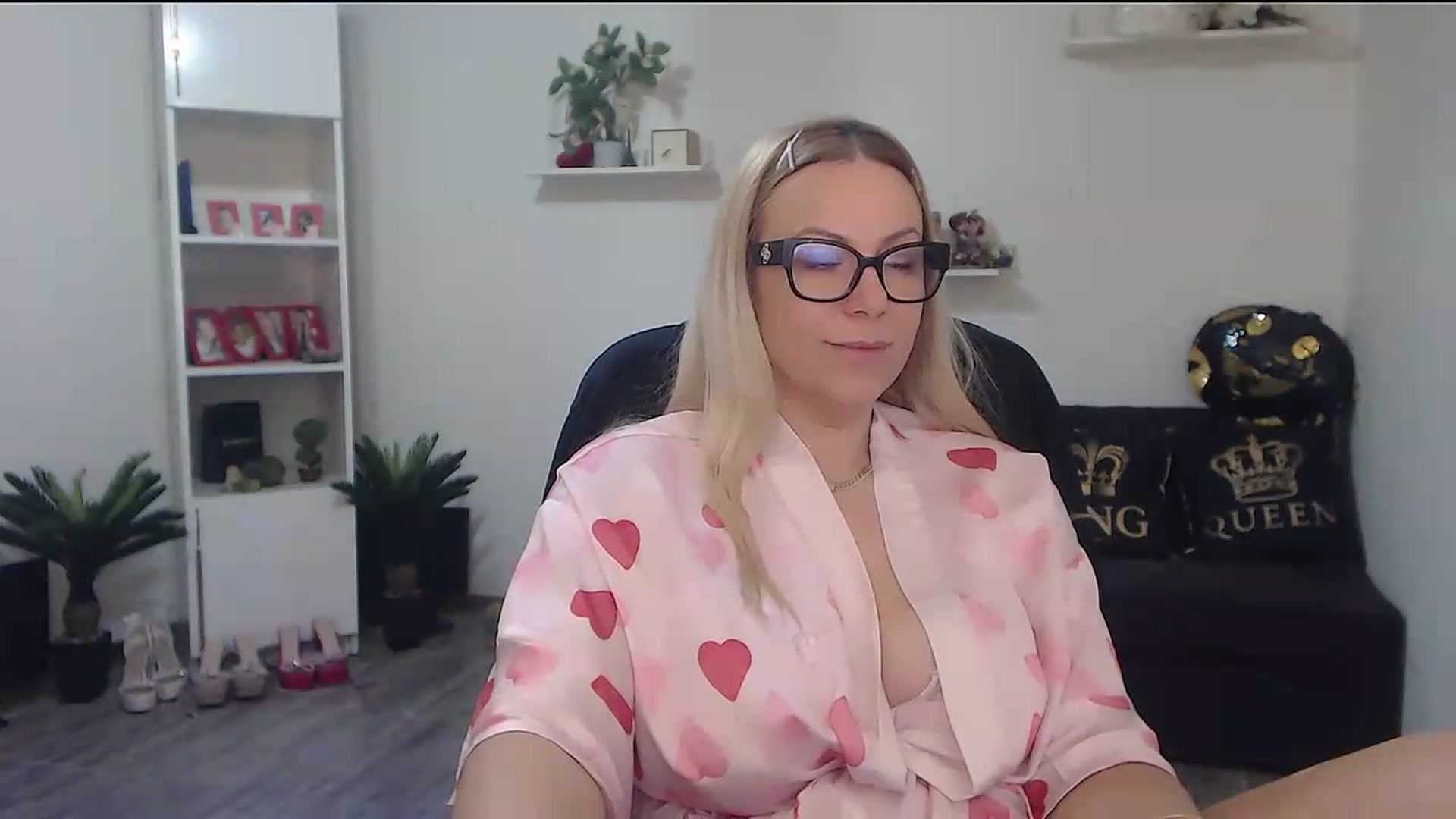 Gallery image thumbnail from A_baby_Boo's myfreecams stream on, 05/03/2026, 03:51 image 4 of 20