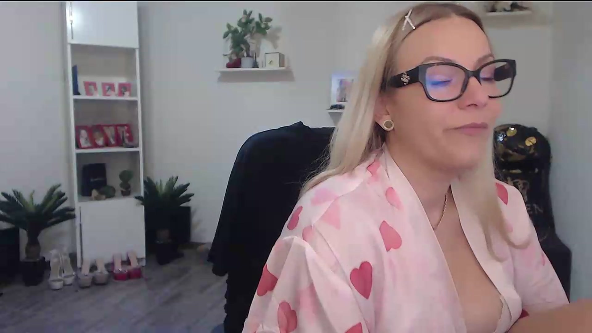 Gallery image thumbnail from A_baby_Boo's myfreecams stream on, 05/03/2026, 03:51 image 20 of 20