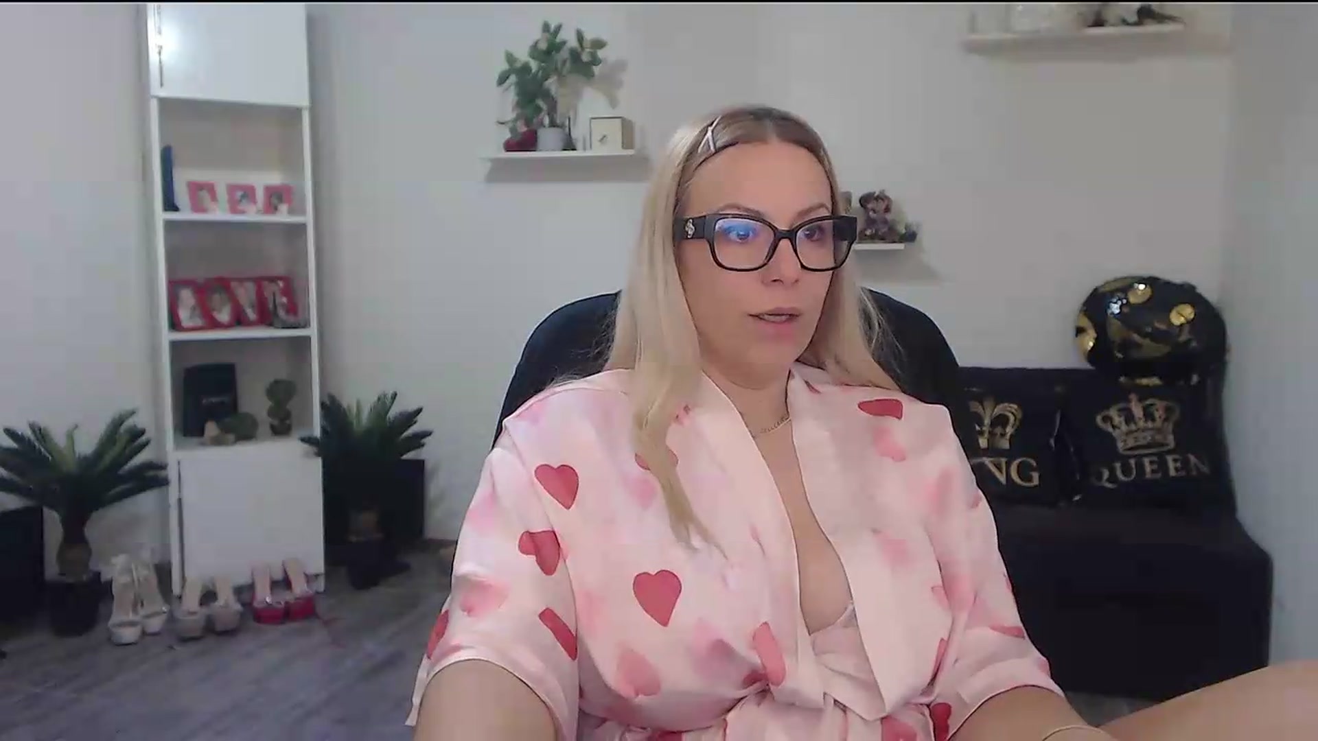 Gallery image thumbnail from A_baby_Boo's myfreecams stream on, 05/03/2026, 03:51 image 3 of 20