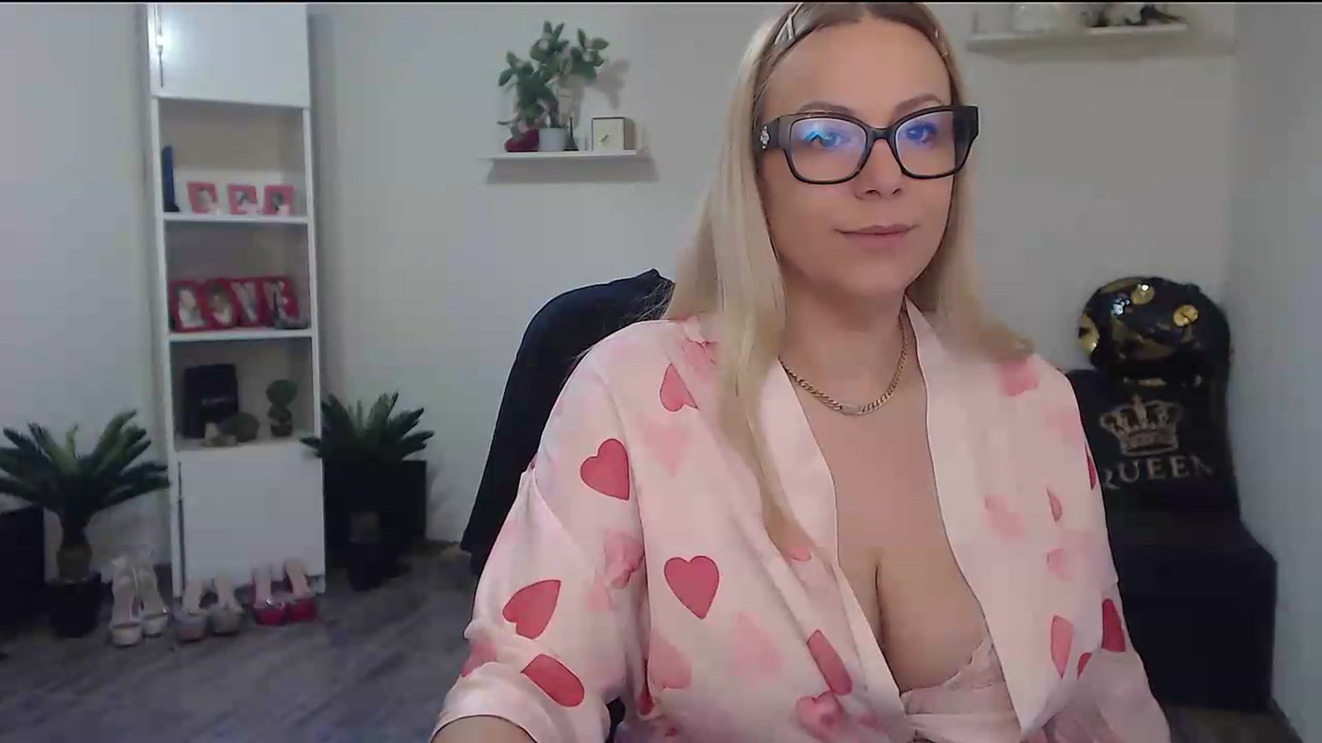 Gallery image thumbnail from A_baby_Boo's myfreecams stream on, 05/03/2026, 03:51 image 6 of 20