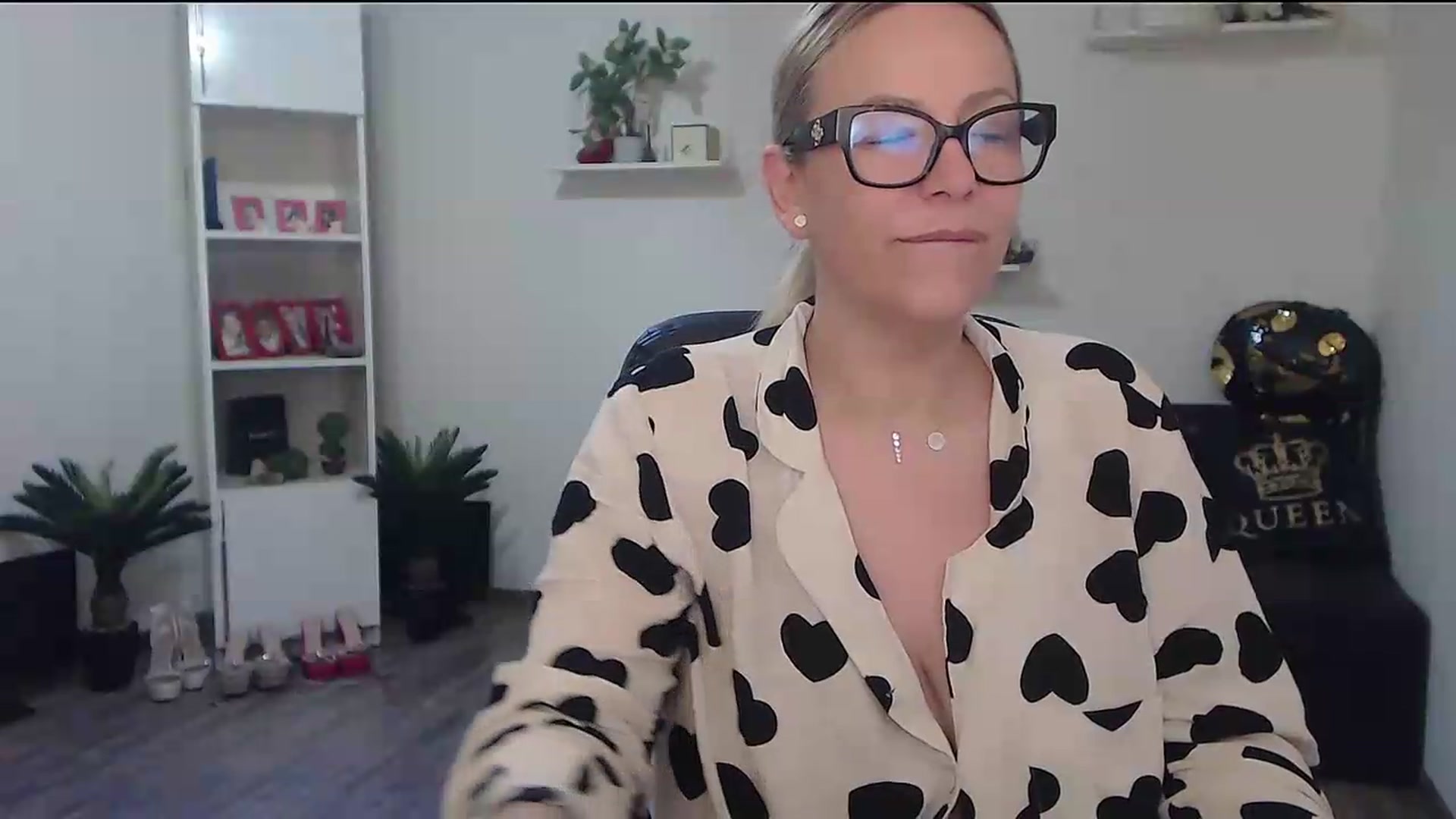 Gallery image thumbnail from A_baby_Boo's myfreecams stream on, 05/12/2026, 05:15 image 6 of 20