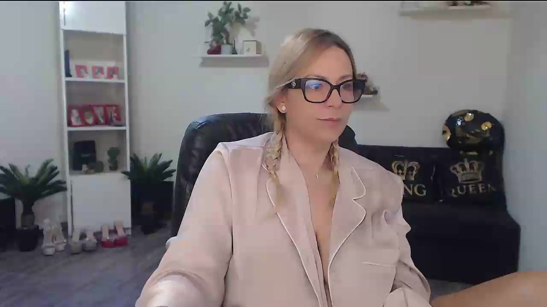 Gallery image thumbnail from A_baby_Boo's myfreecams stream on, 05/14/2026, 06:36 image 16 of 20