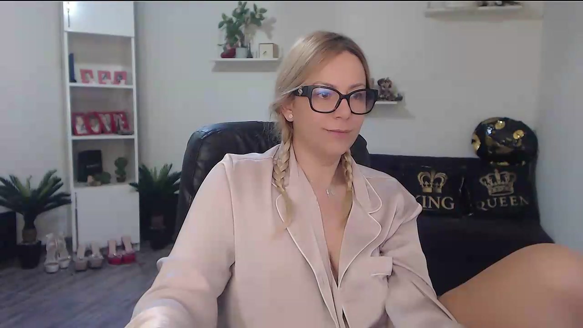 Gallery image thumbnail from A_baby_Boo's myfreecams stream on, 05/14/2026, 06:36 image 17 of 20