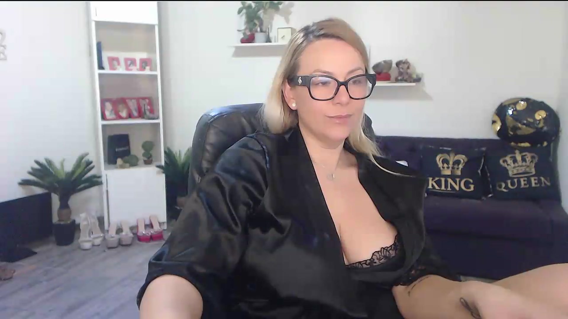 Gallery image thumbnail from A_baby_Boo's myfreecams stream on, 05/17/2026, 19:22 image 16 of 20