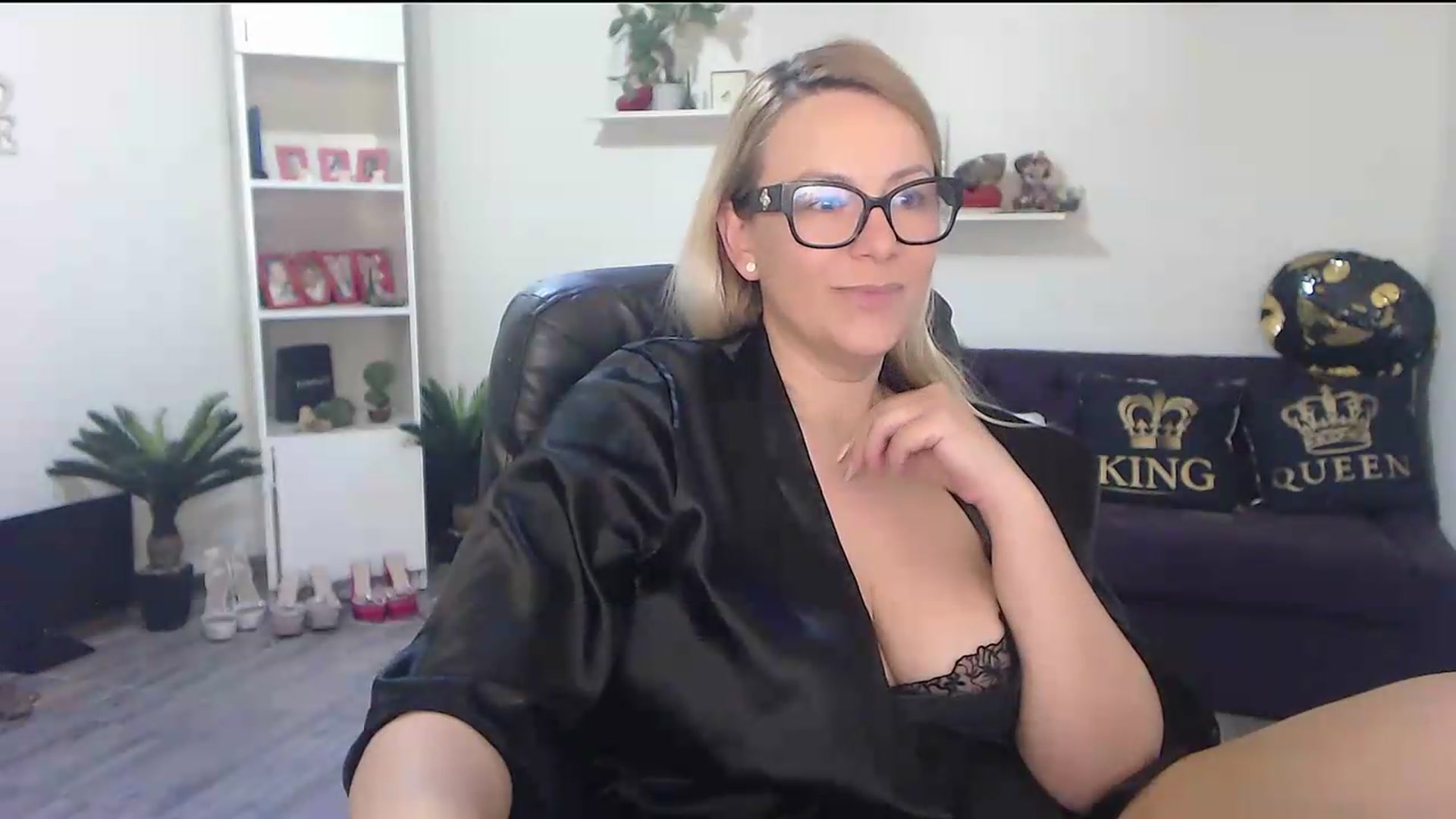 Gallery image thumbnail from A_baby_Boo's myfreecams stream on, 05/17/2026, 19:22 image 14 of 20