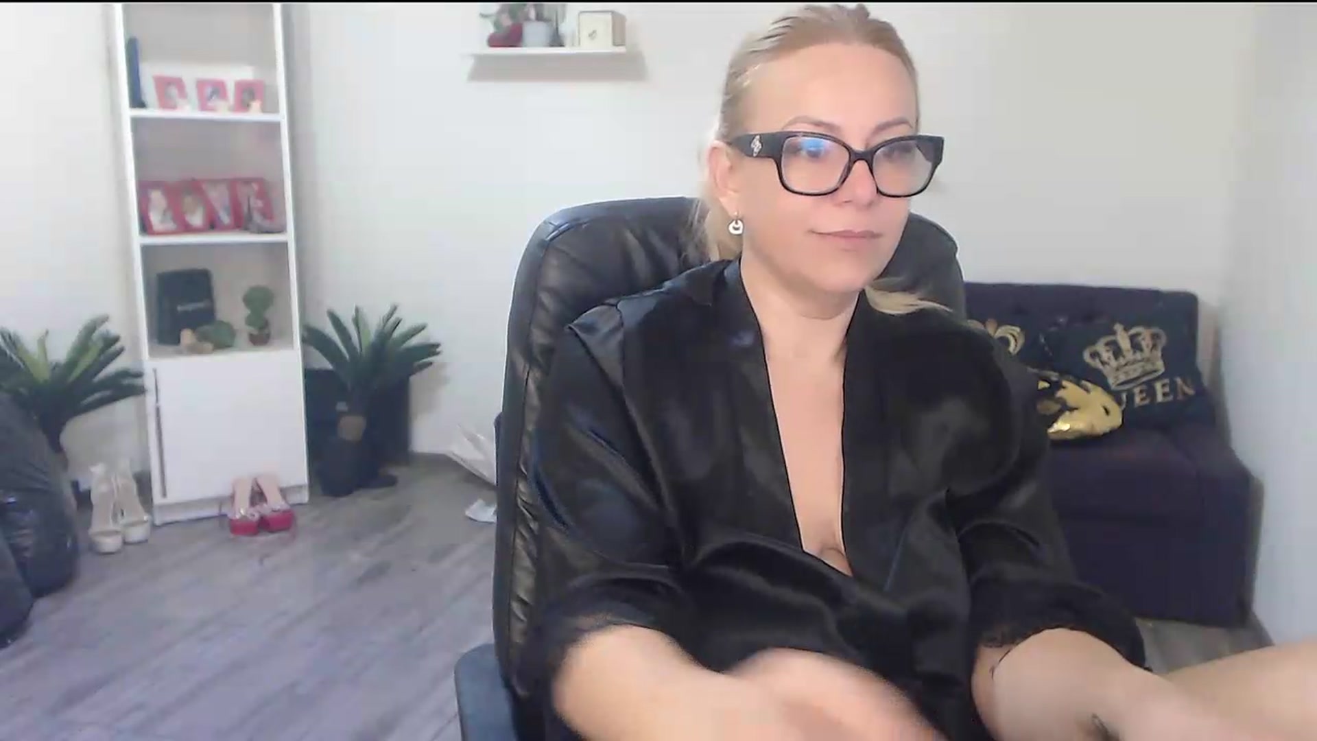 Gallery image thumbnail from A_baby_Boo's myfreecams stream on, 06/05/2026, 06:01 image 15 of 20