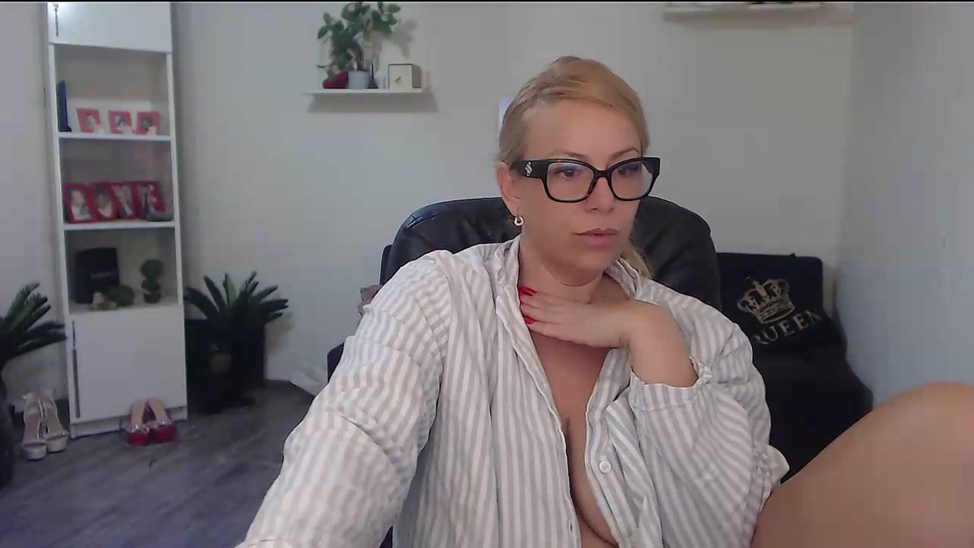 Gallery image thumbnail from A_baby_Boo's myfreecams stream on, 06/14/2026, 08:09 image 6 of 20
