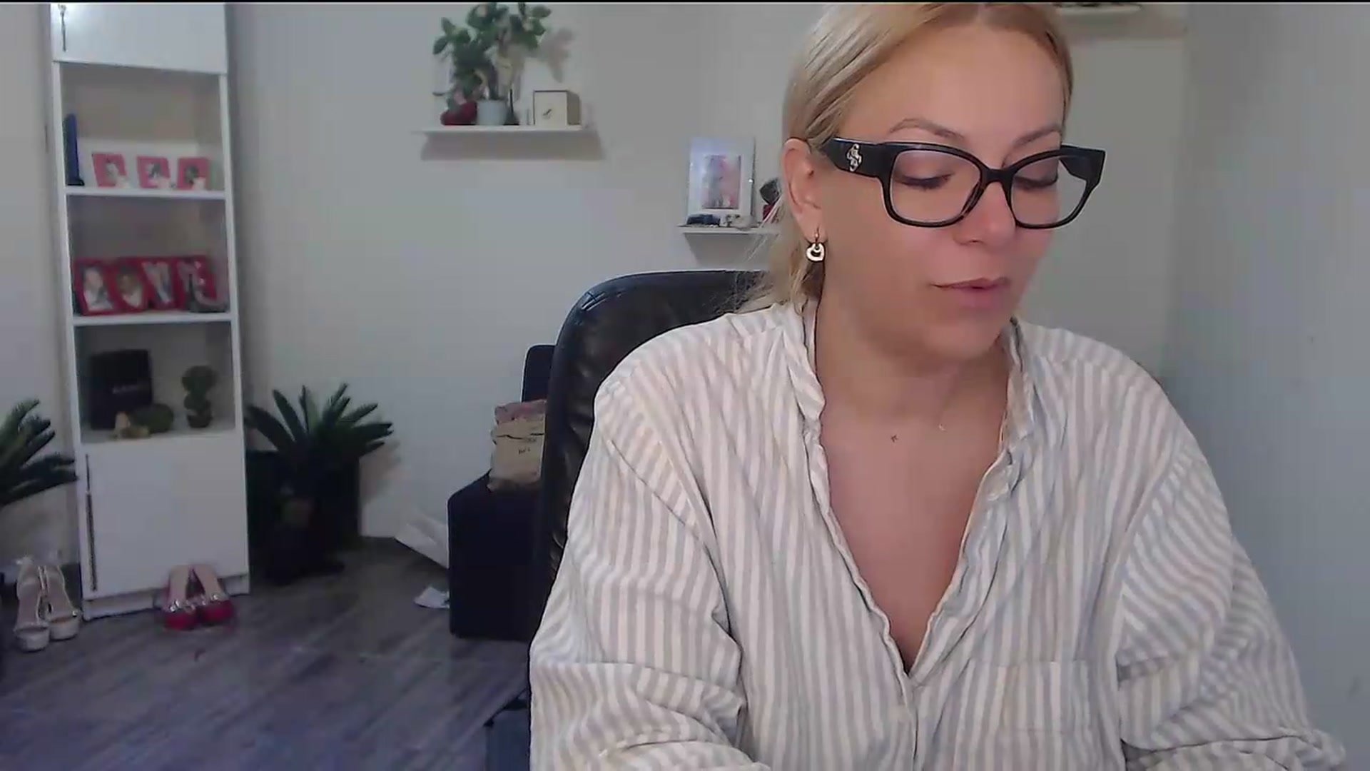 Gallery image thumbnail from A_baby_Boo's myfreecams stream on, 06/16/2026, 03:23 image 19 of 20