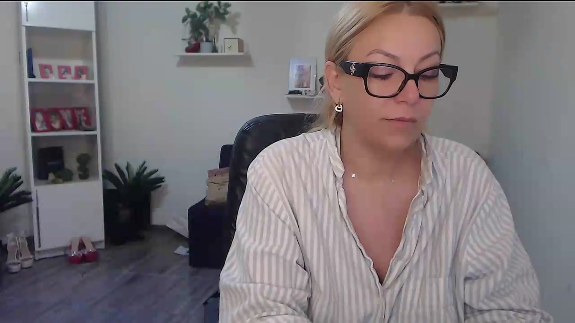 Gallery image thumbnail from A_baby_Boo's myfreecams stream on, 06/16/2026, 03:23 image 17 of 20
