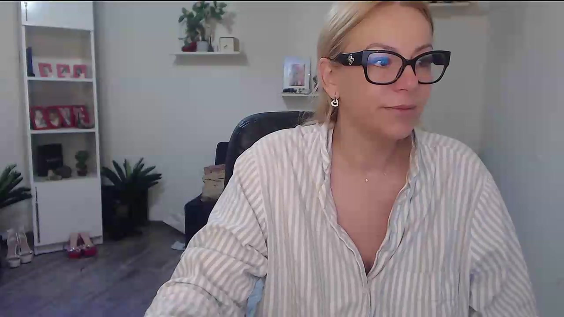Gallery image thumbnail from A_baby_Boo's myfreecams stream on, 06/16/2026, 03:23 image 12 of 20