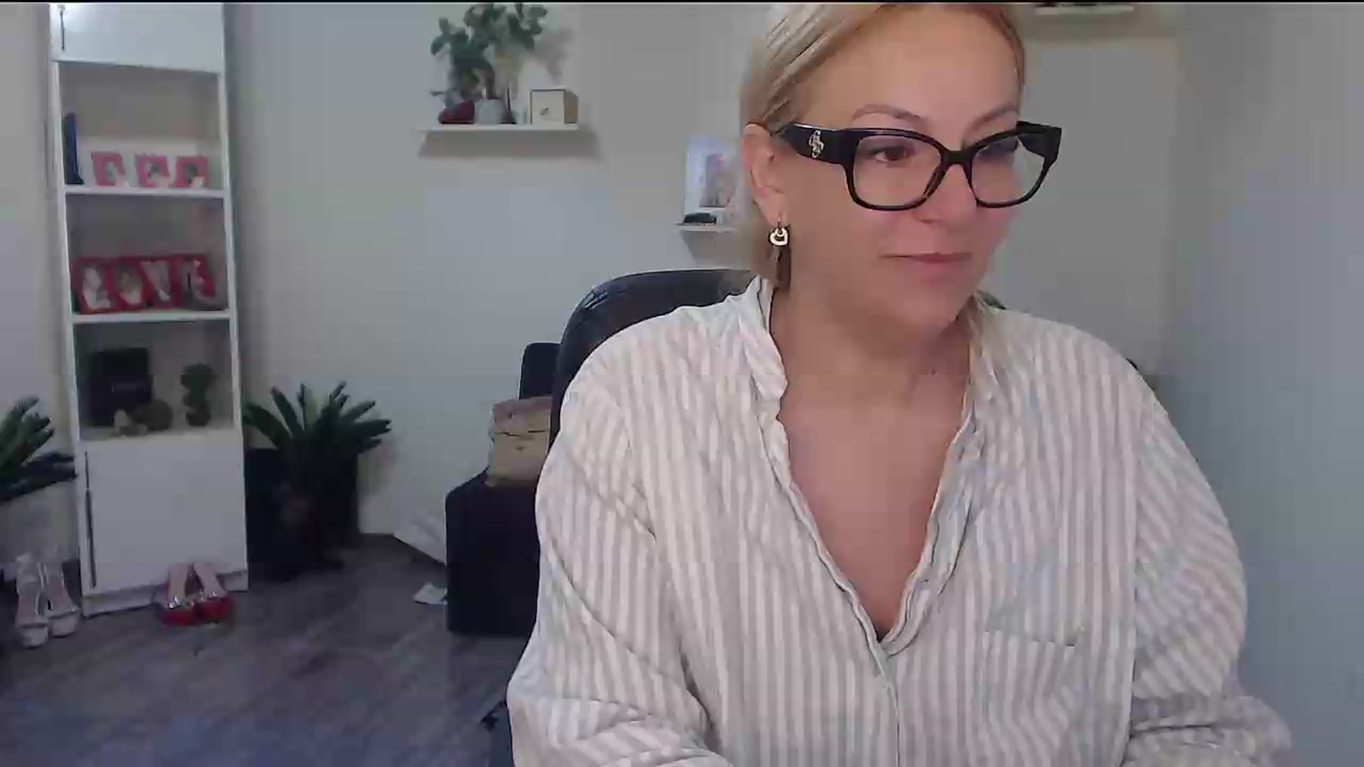 Gallery image thumbnail from A_baby_Boo's myfreecams stream on, 06/16/2026, 03:23 image 7 of 20