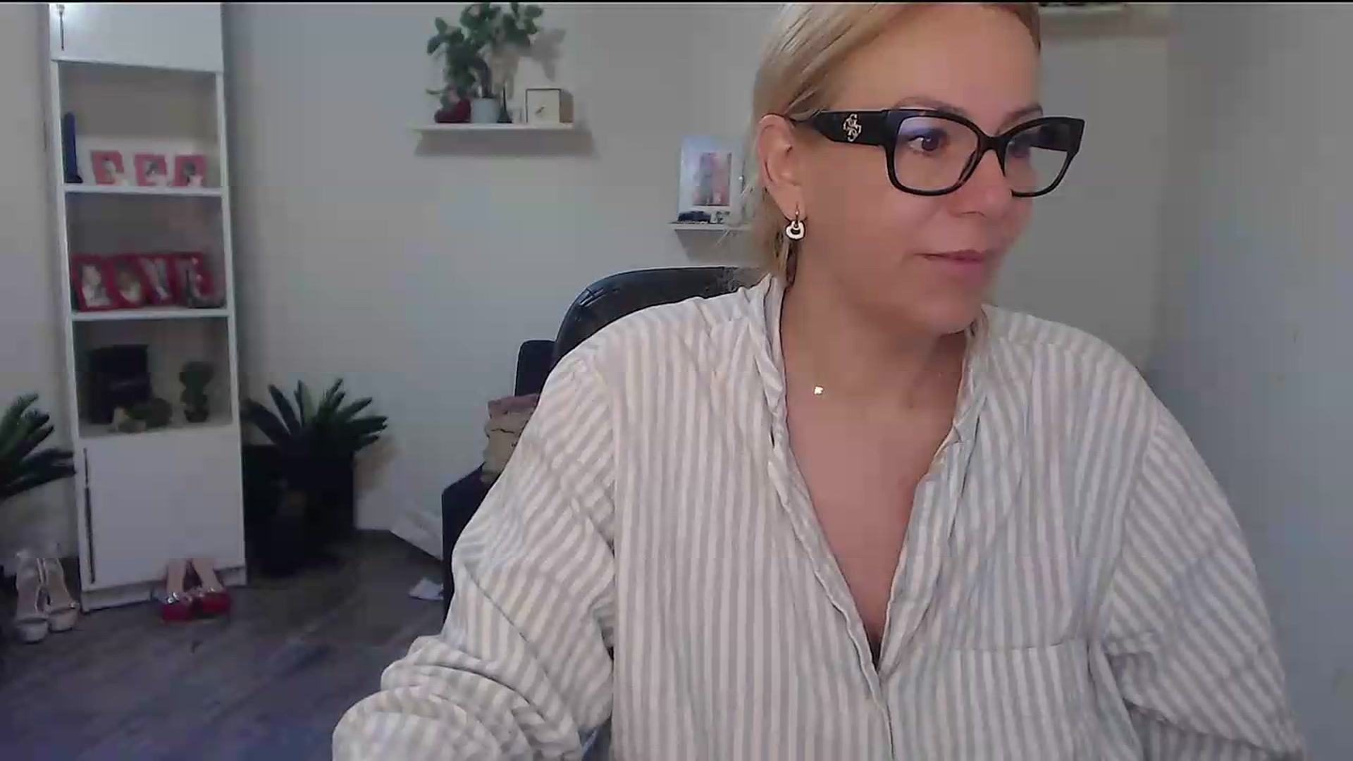 Gallery image thumbnail from A_baby_Boo's myfreecams stream on, 06/16/2026, 03:23 image 8 of 20
