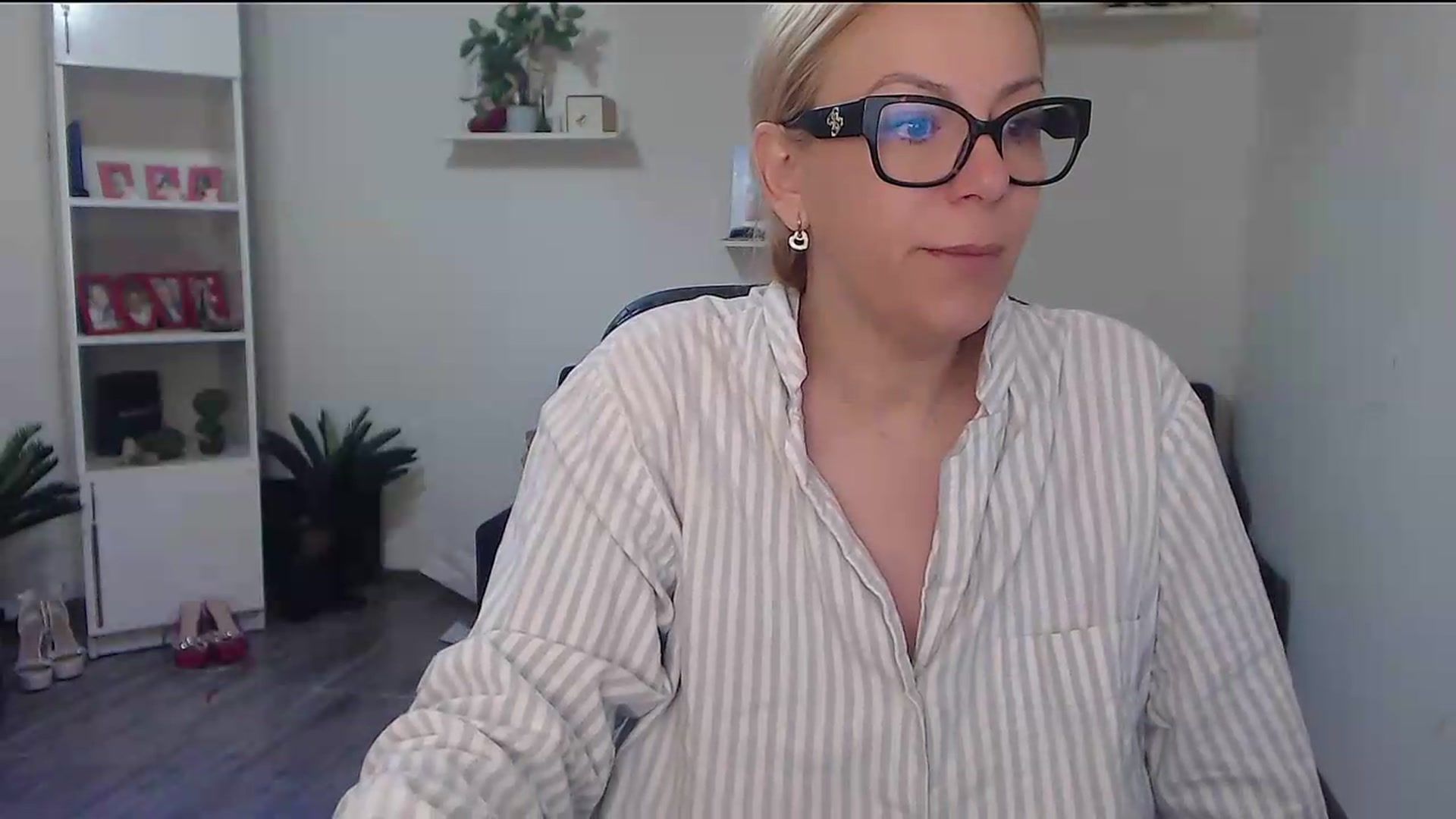 Gallery image thumbnail from A_baby_Boo's myfreecams stream on, 06/16/2026, 03:23 image 4 of 20