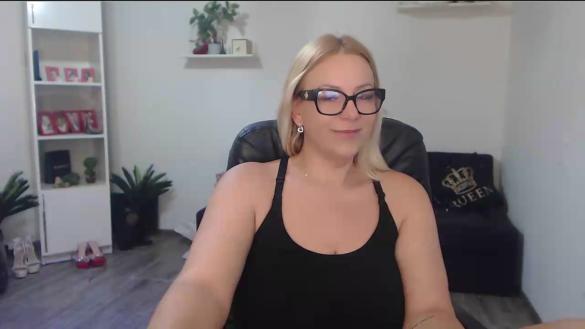 Gallery image thumbnail from A_baby_Boo's myfreecams stream on, 06/16/2026, 04:41 image 12 of 20