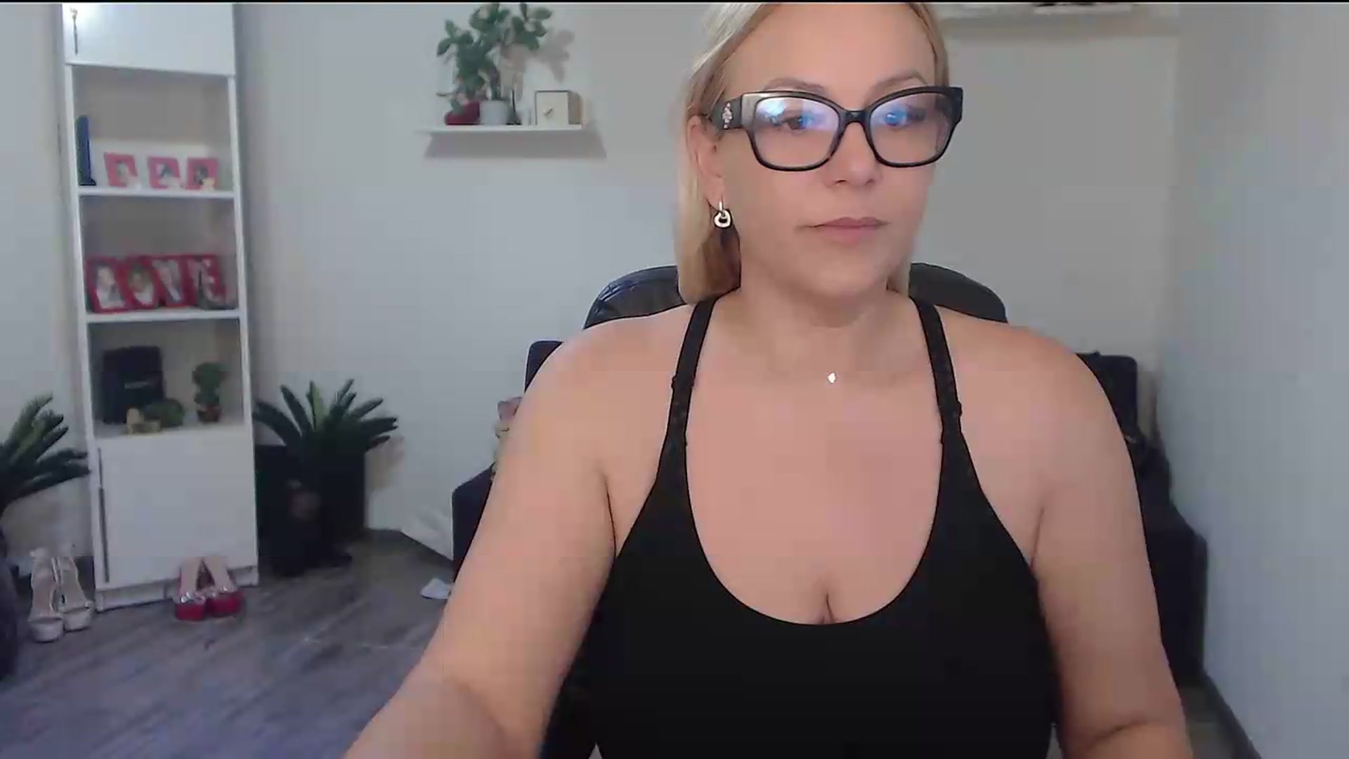 Gallery image thumbnail from A_baby_Boo's myfreecams stream on, 06/16/2026, 04:41 image 14 of 20