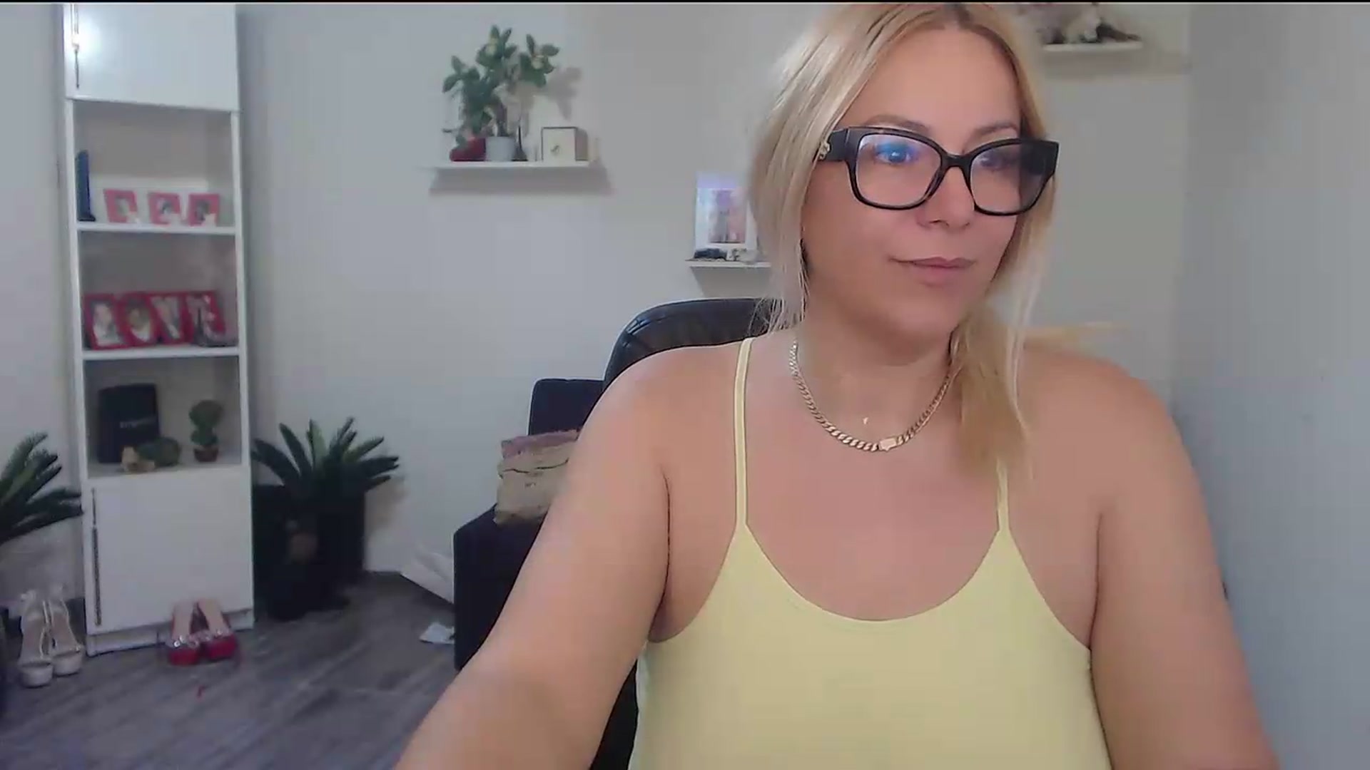 Gallery image thumbnail from A_baby_Boo's myfreecams stream on, 06/22/2026, 14:39 image 20 of 20