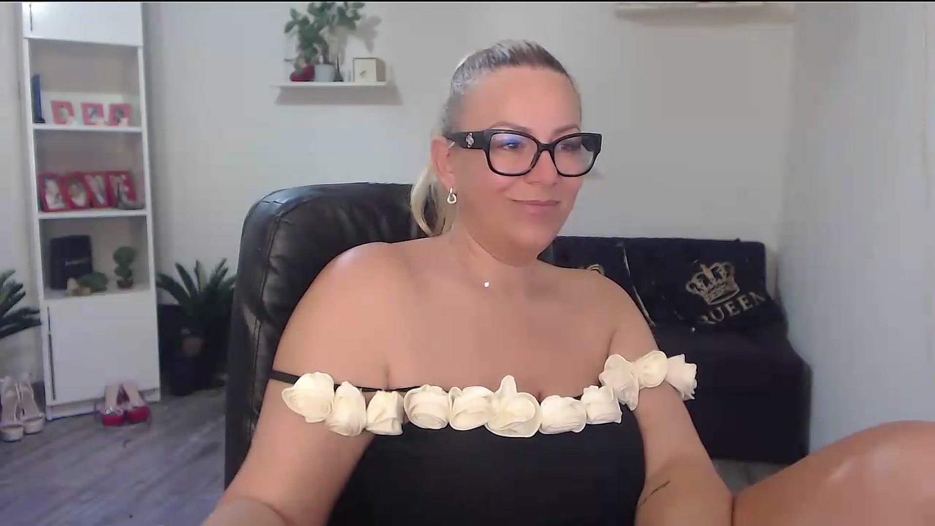 Gallery image thumbnail from A_baby_Boo's myfreecams stream on, 06/23/2026, 14:14 image 13 of 20