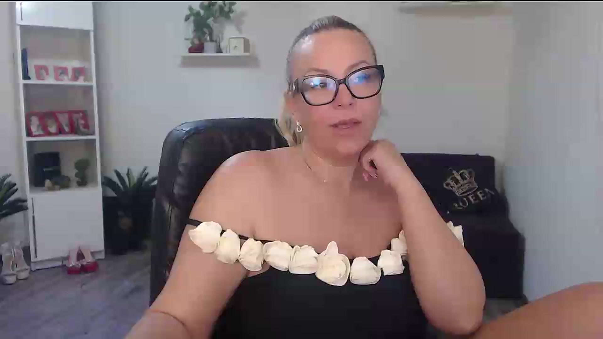 Gallery image thumbnail from A_baby_Boo's myfreecams stream on, 06/23/2026, 14:14 image 3 of 20