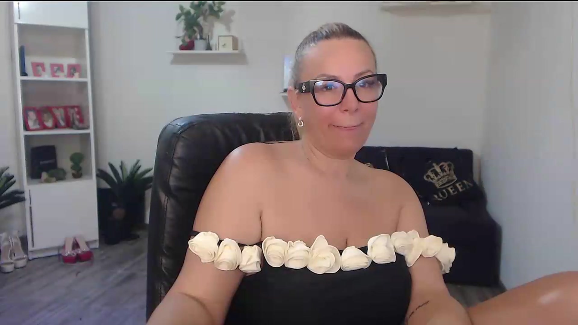 Gallery image thumbnail from A_baby_Boo's myfreecams stream on, 06/23/2026, 14:14 image 18 of 20