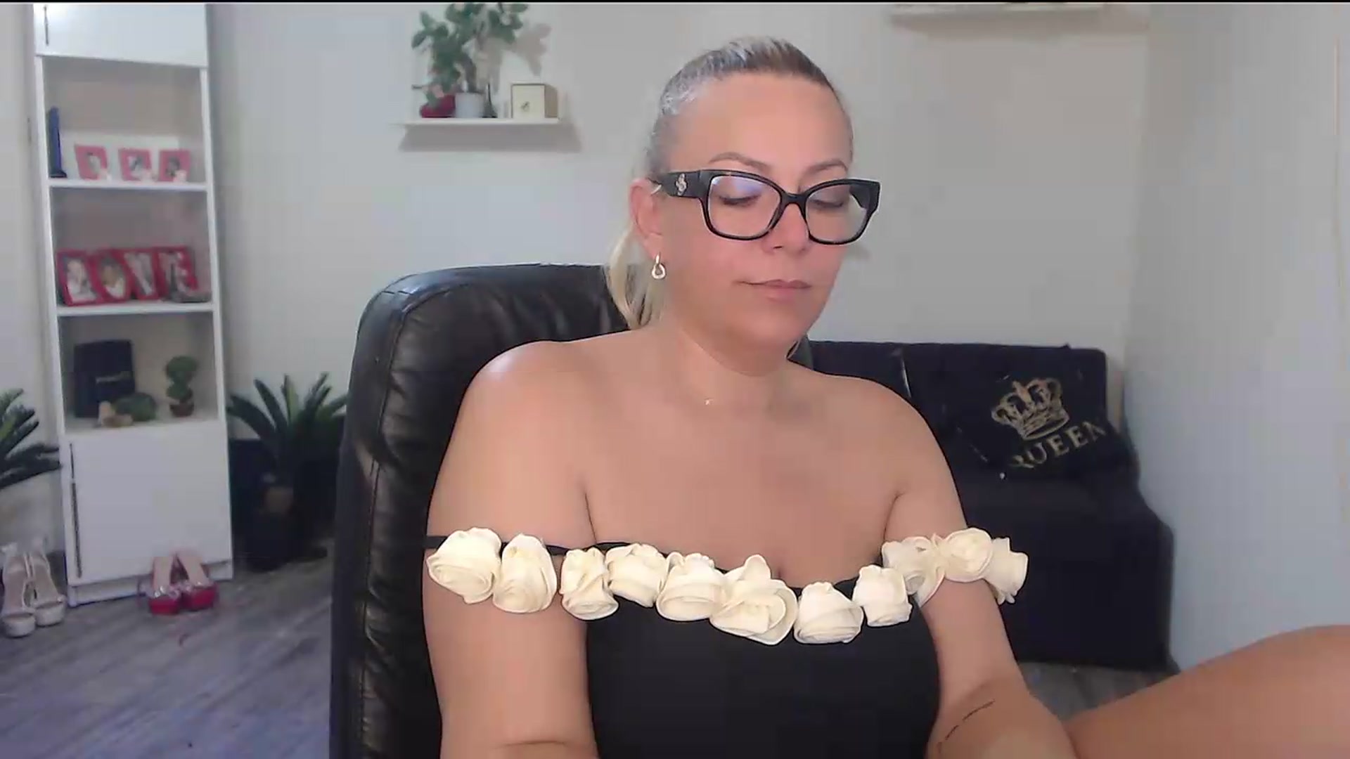 Gallery image thumbnail from A_baby_Boo's myfreecams stream on, 06/23/2026, 14:14 image 6 of 20