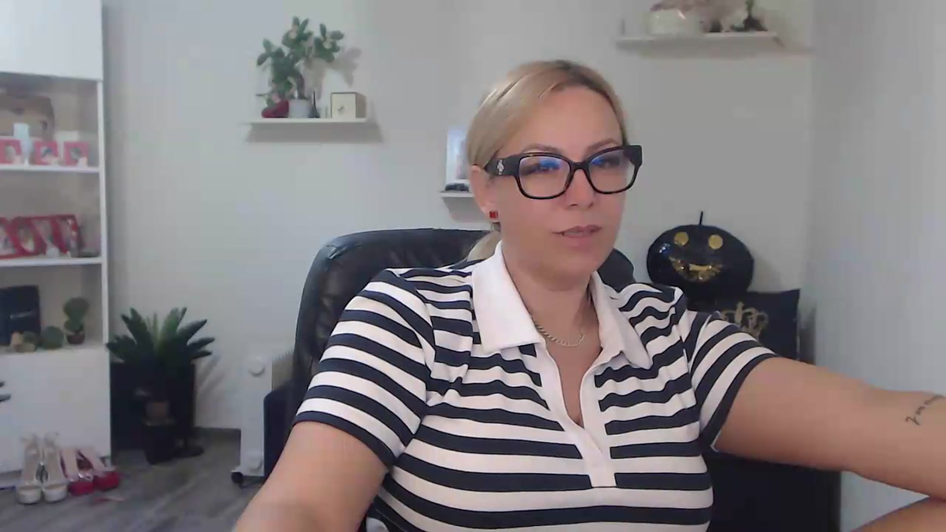 Gallery image thumbnail from A_baby_Boo's myfreecams stream on, 06/29/2026, 21:56 image 2 of 20