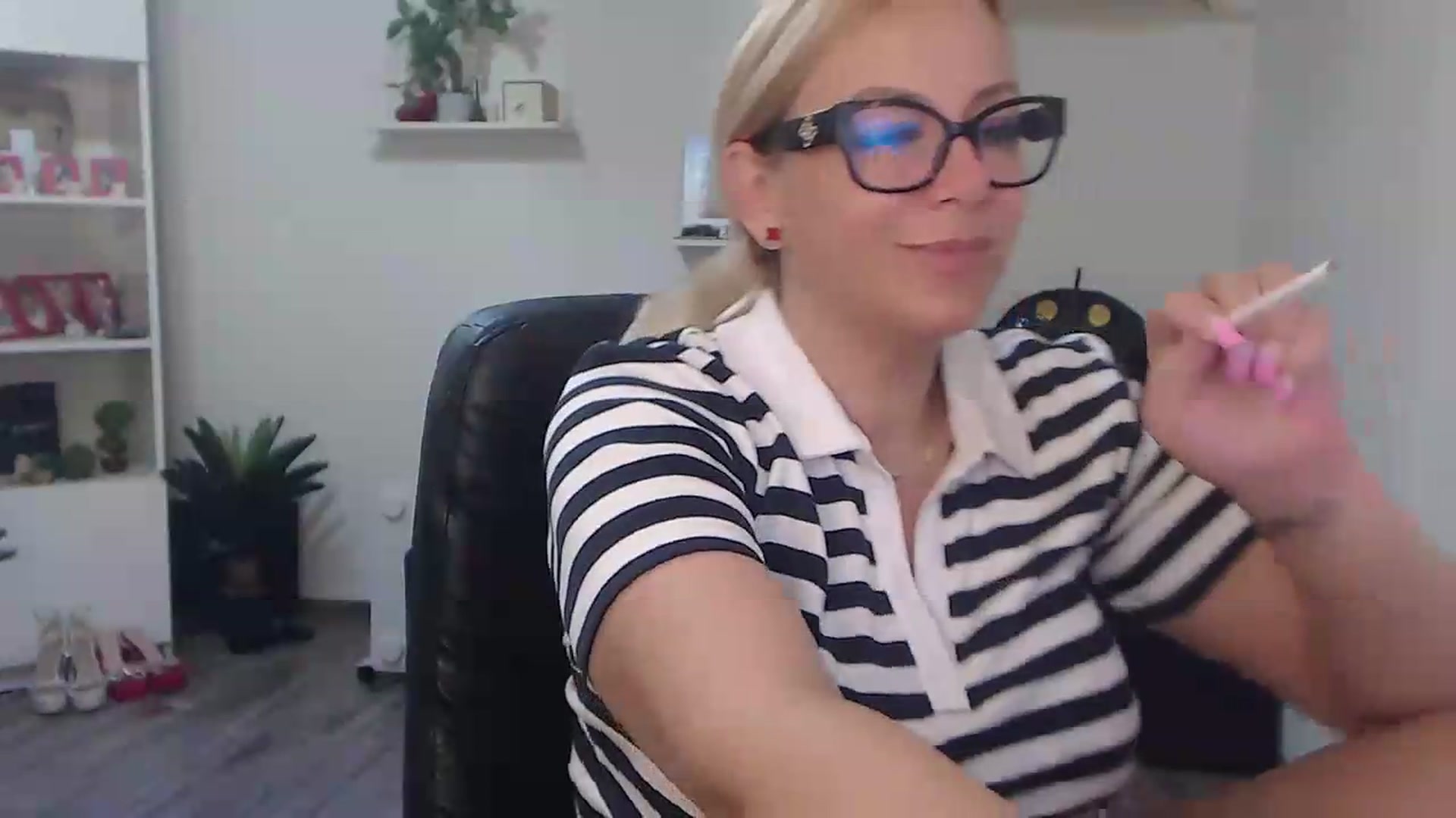 Gallery image thumbnail from A_baby_Boo's myfreecams stream on, 06/29/2026, 21:56 image 16 of 20
