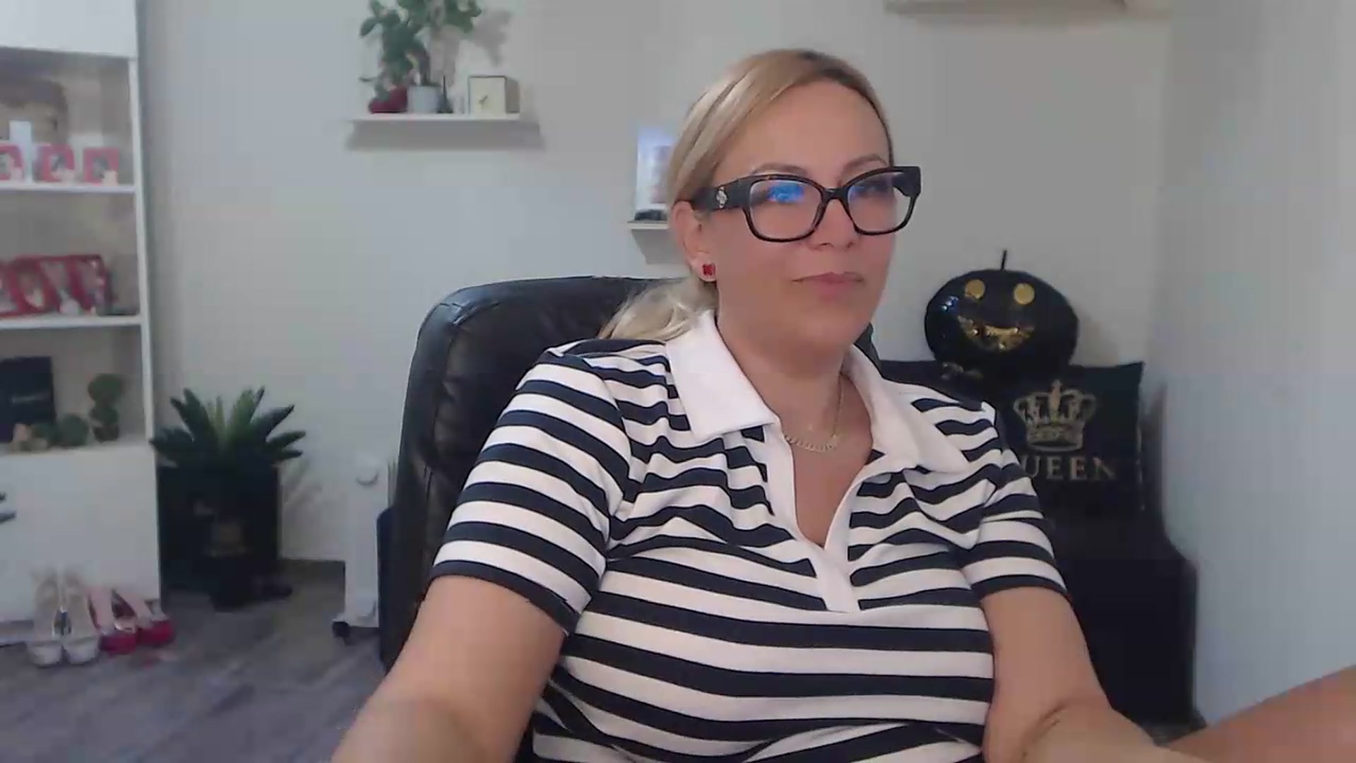 Gallery image thumbnail from A_baby_Boo's myfreecams stream on, 06/29/2026, 21:56 image 18 of 20