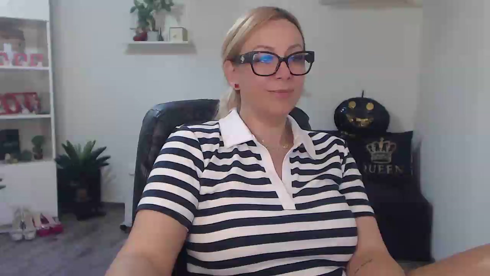 Gallery image thumbnail from A_baby_Boo's myfreecams stream on, 06/29/2026, 21:56 image 12 of 20