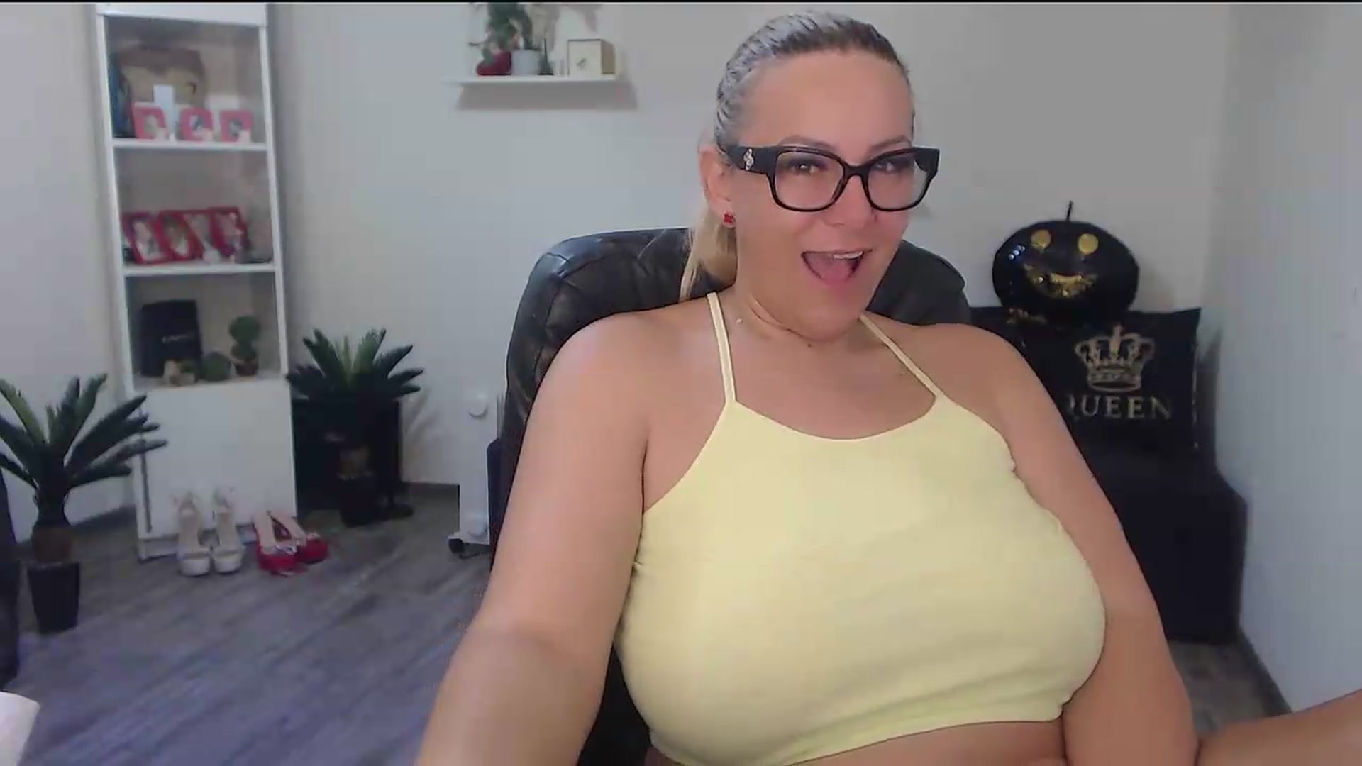 Gallery image thumbnail from A_baby_Boo's myfreecams stream on, 07/03/2026, 18:45 image 14 of 20