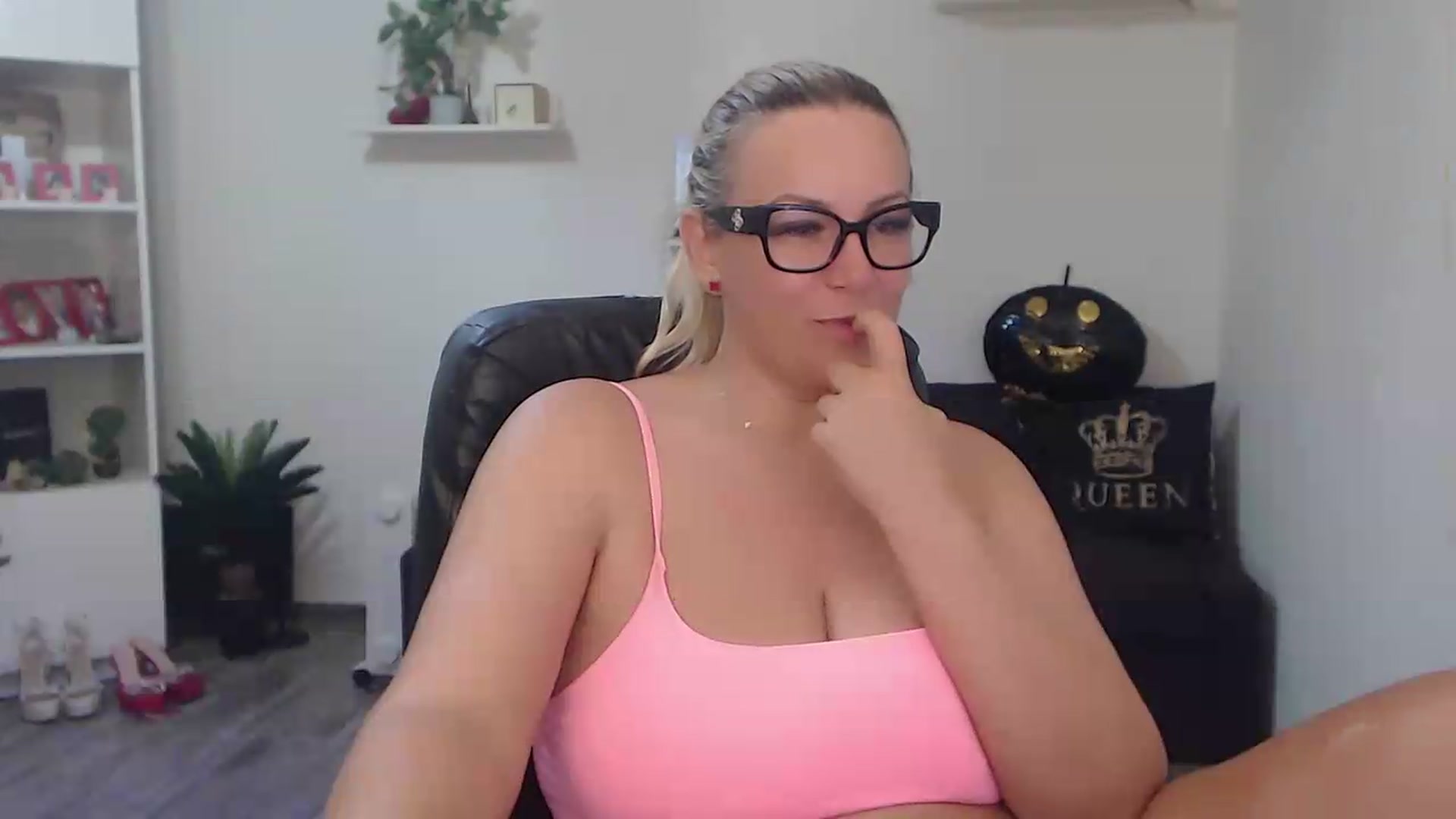 Gallery image thumbnail from A_baby_Boo's myfreecams stream on, 07/03/2026, 20:49 image 16 of 20
